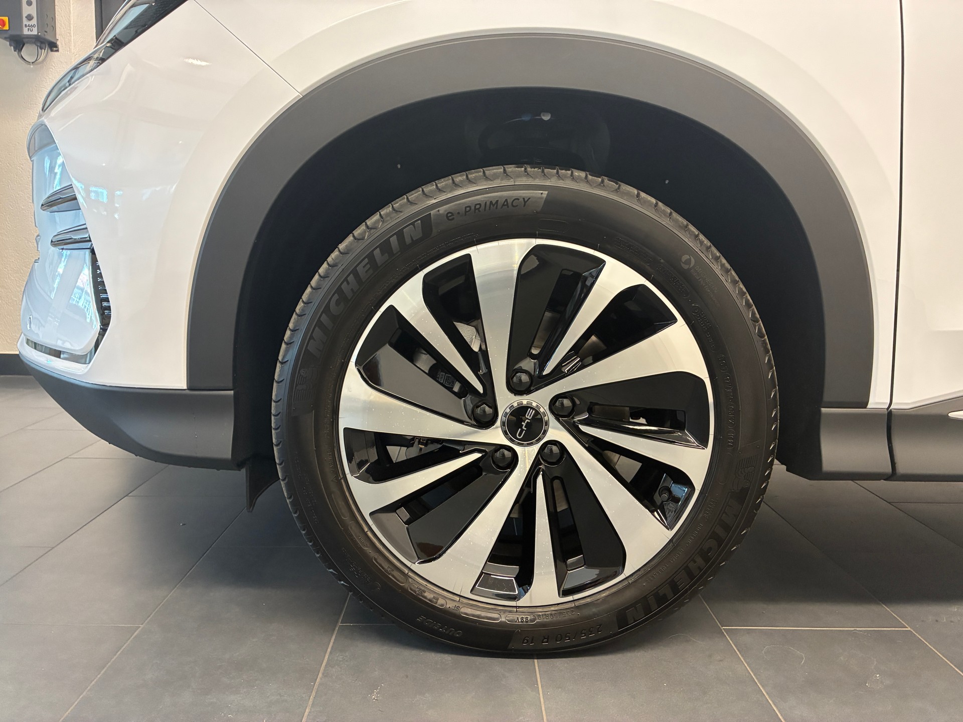 BYD Seal U DM-i Design AWD-showroom-element-3