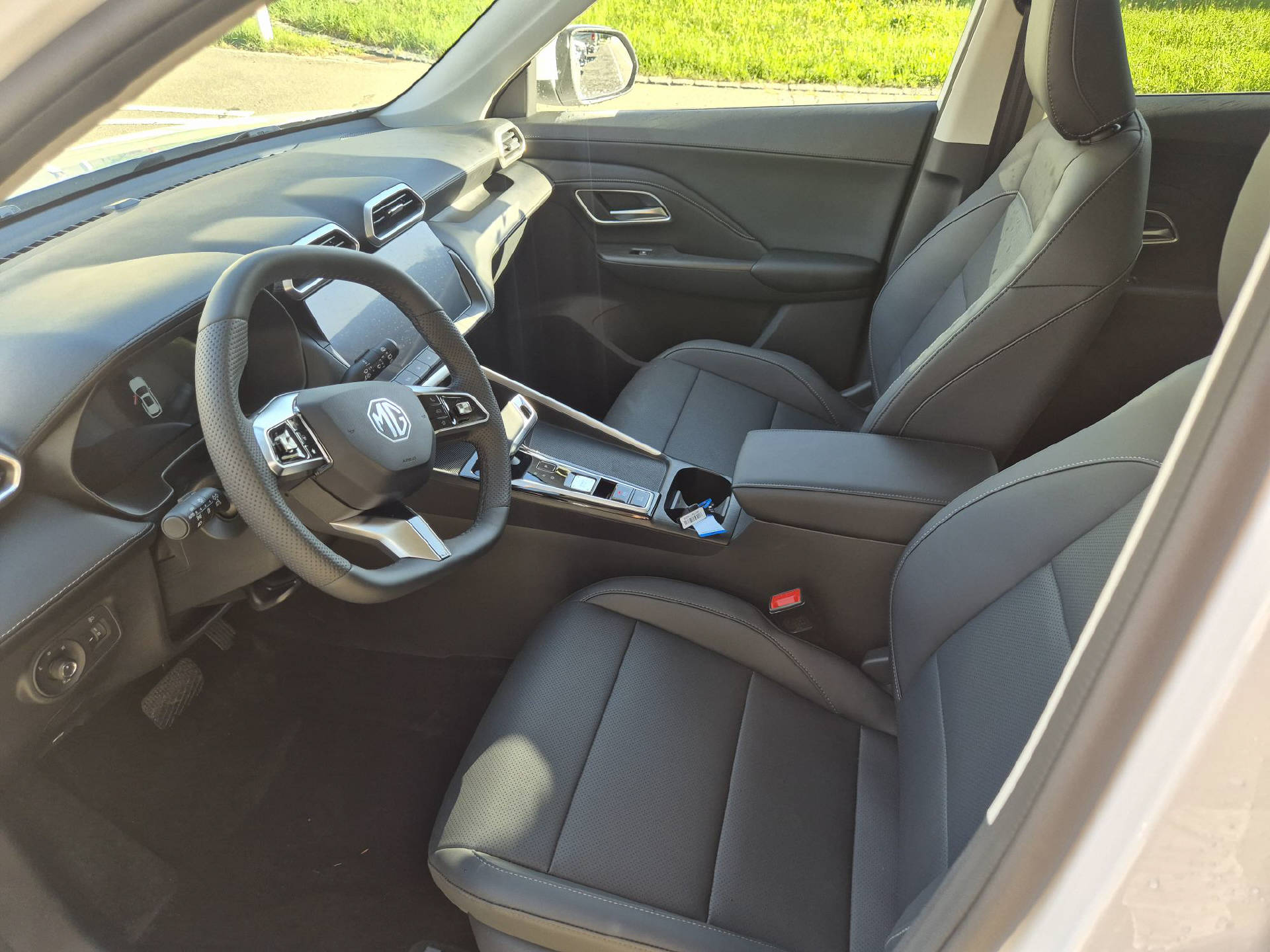 MG ZS 1.5 Hybrid+ Luxury-image-7