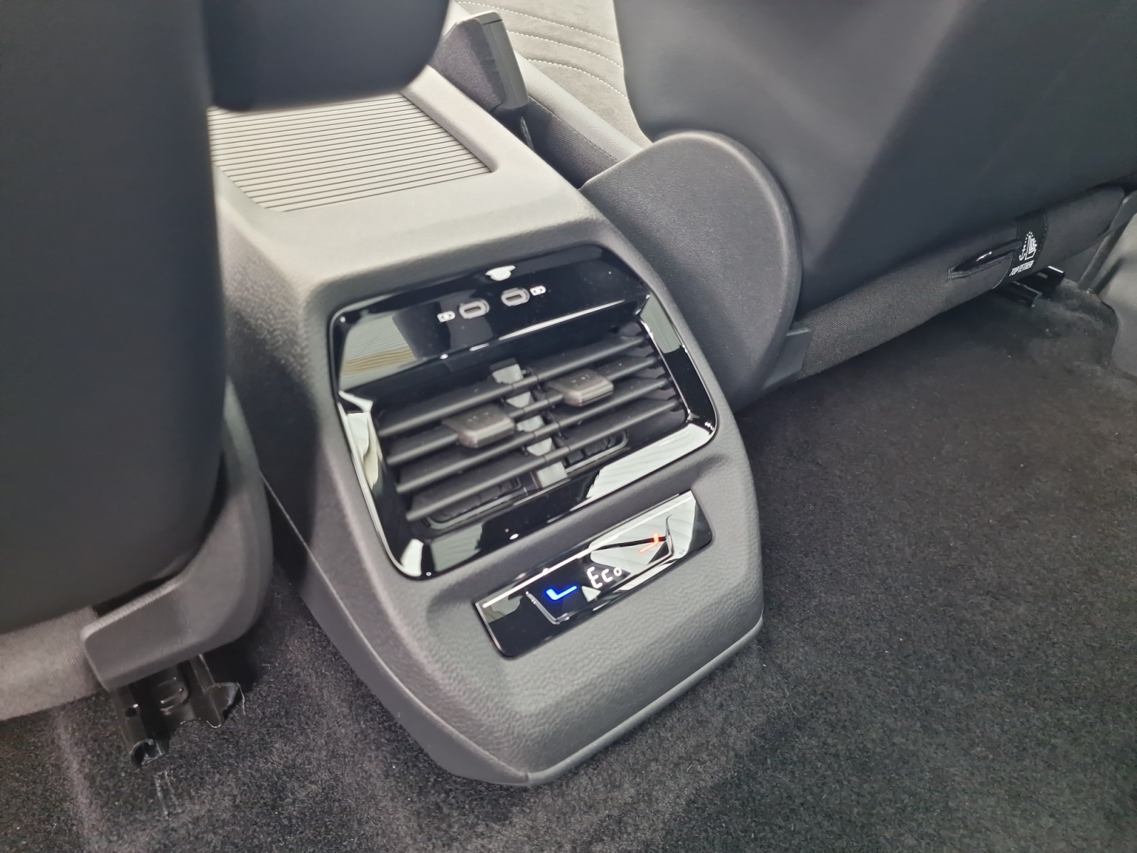 VW ID.4 Pro 77 kWh 4x4 Panorama AHK MY2027-image-26