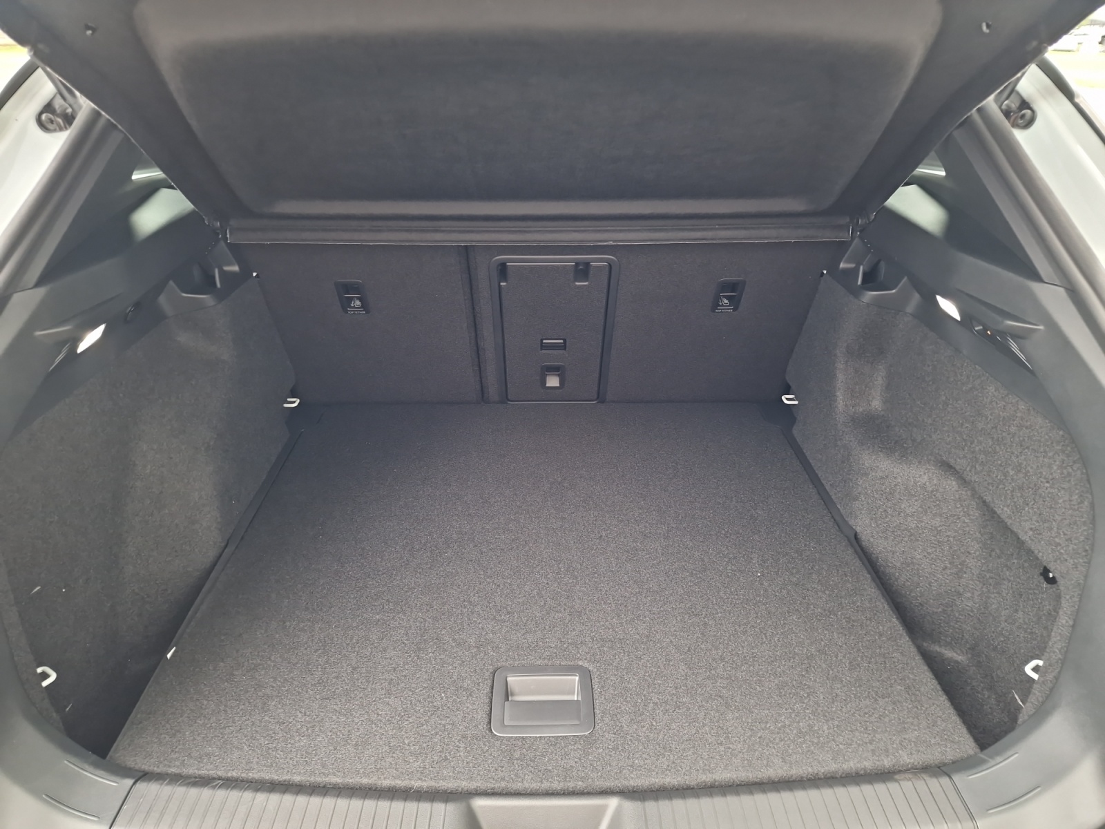 VW ID.4 Pro 77 kWh 4x4 Panorama AHK MY2027-image-27