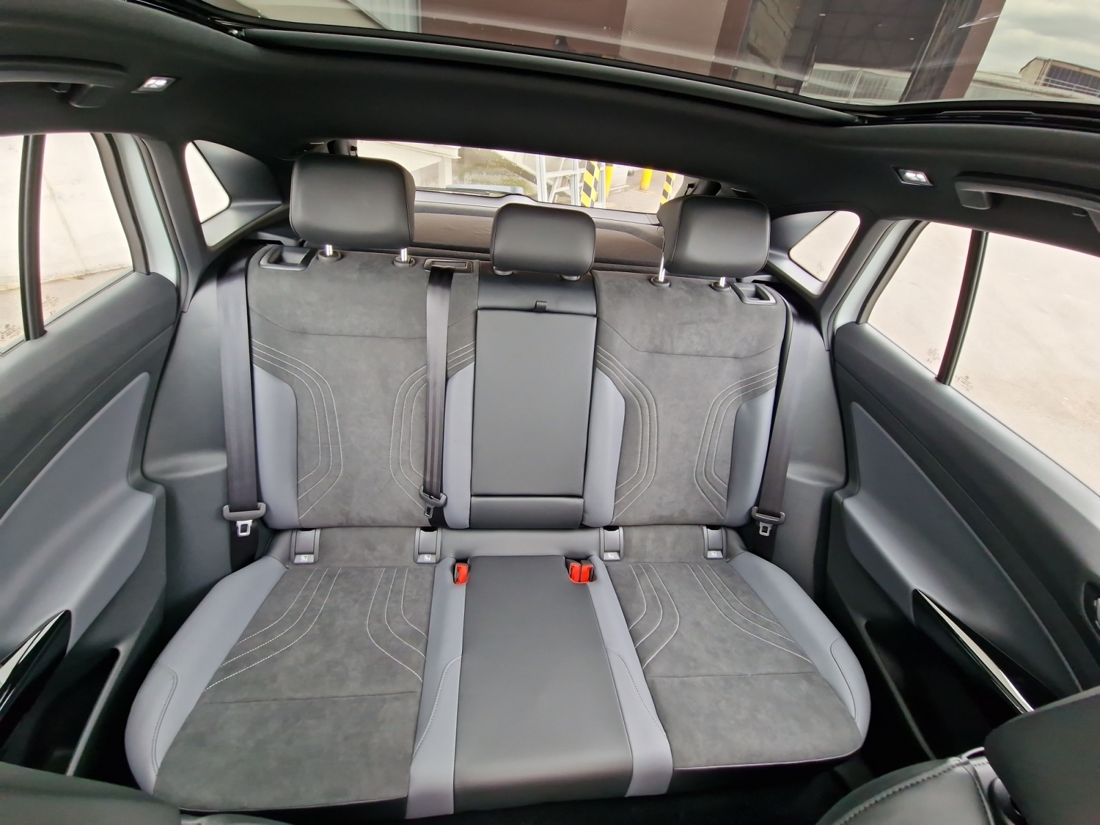 VW ID.4 Pro 77 kWh 4x4 Panorama AHK MY2027-image-24