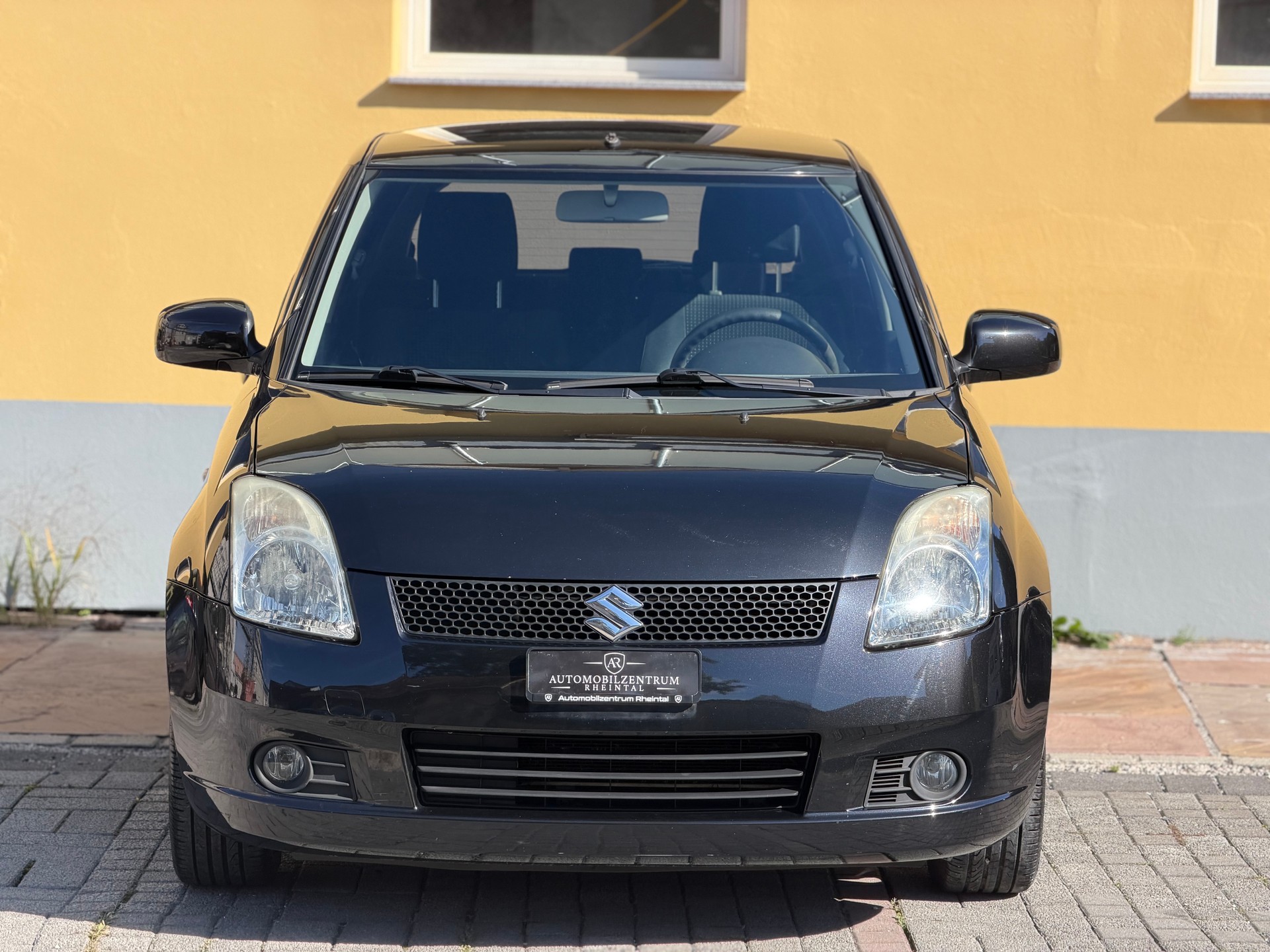 SUZUKI Swift 1.3i 16V GL Top-showroom-element-1