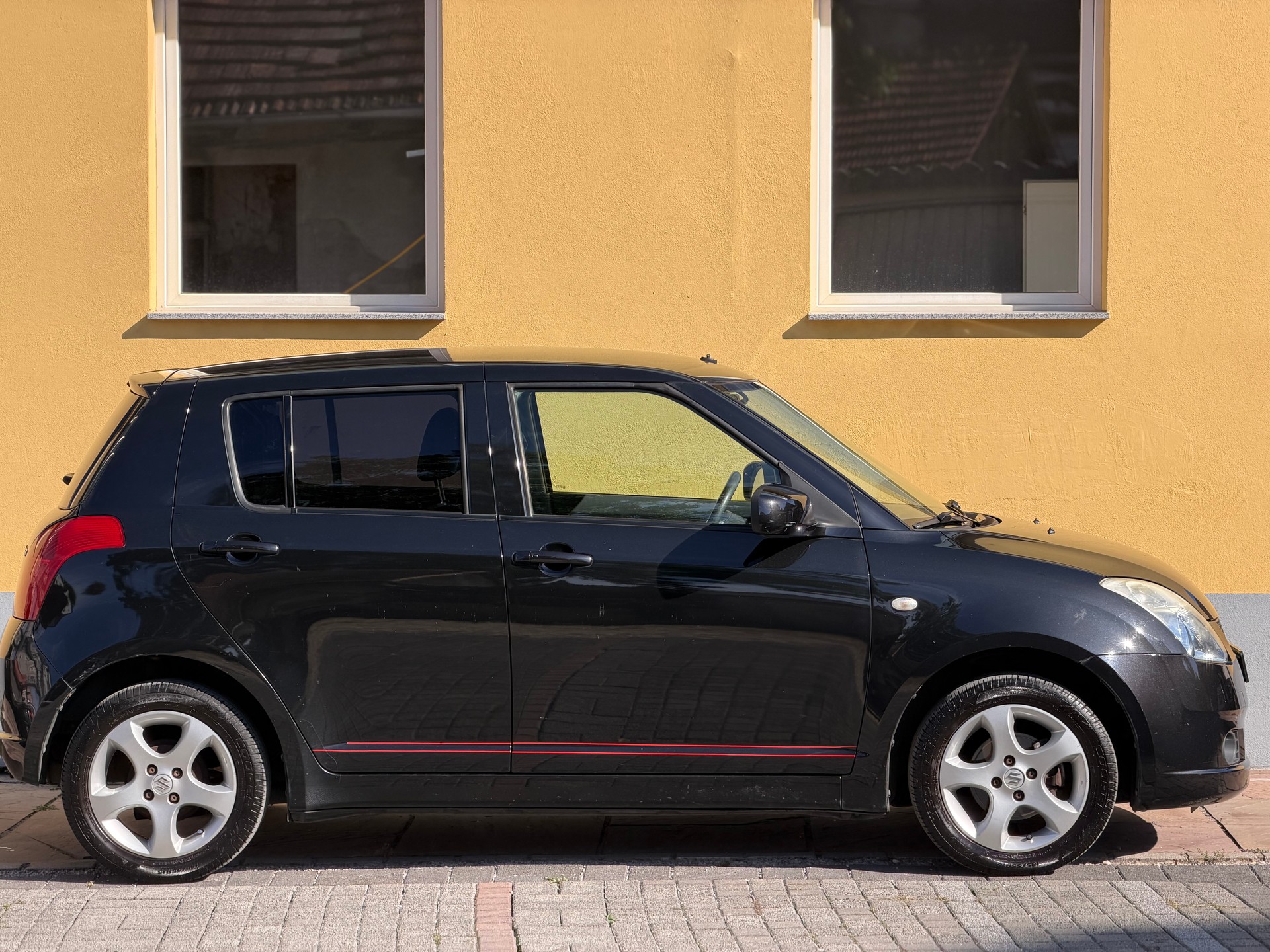 SUZUKI Swift 1.3i 16V GL Top-showroom-element-3