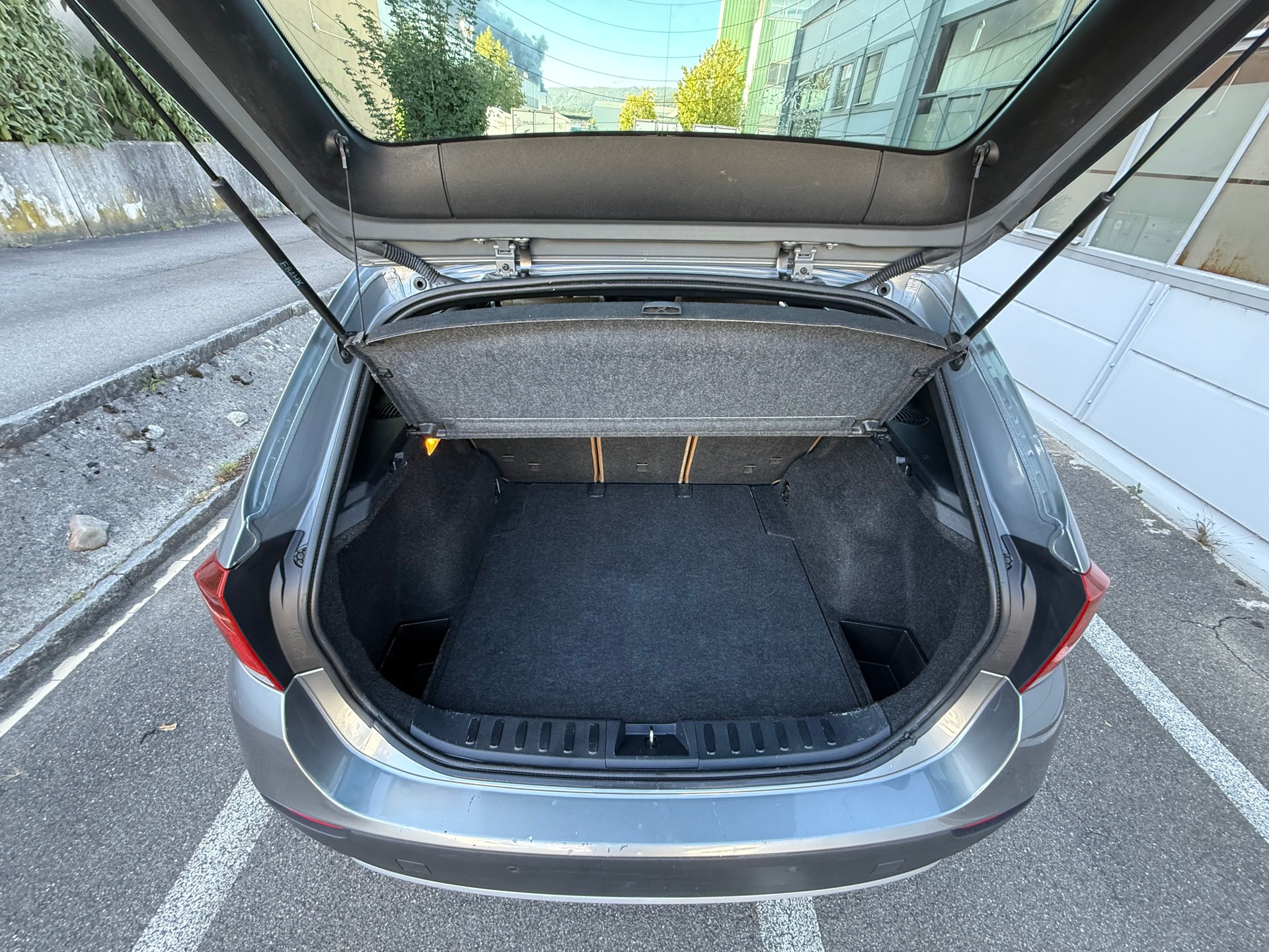BMW X1 xDrive 20d Steptronic *Frisch ab MFK *Tempomat *Automat *Abnehmbare Anhängerkupplung *Sitzheizung *Panorama-Glasdach-image-4