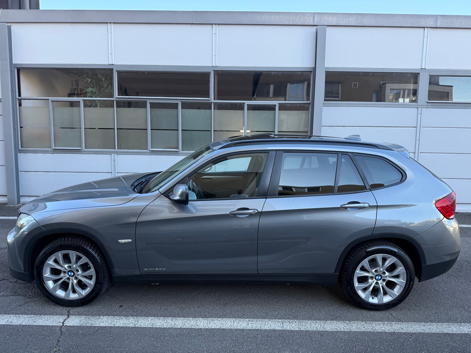 BMW X1 xDrive 20d Steptronic *Frisch ab MFK *Tempomat *Automat *Abnehmbare Anhängerkupplung *Sitzheizung *Panorama-Glasdach-image-7