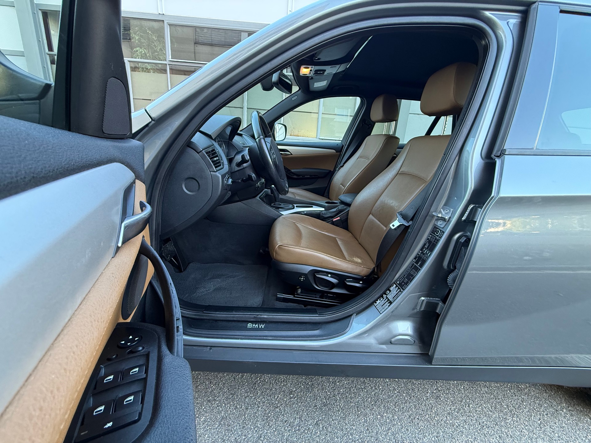 BMW X1 xDrive 20d Steptronic *Frisch ab MFK *Tempomat *Automat *Abnehmbare Anhängerkupplung *Sitzheizung *Panorama-Glasdach-image-8