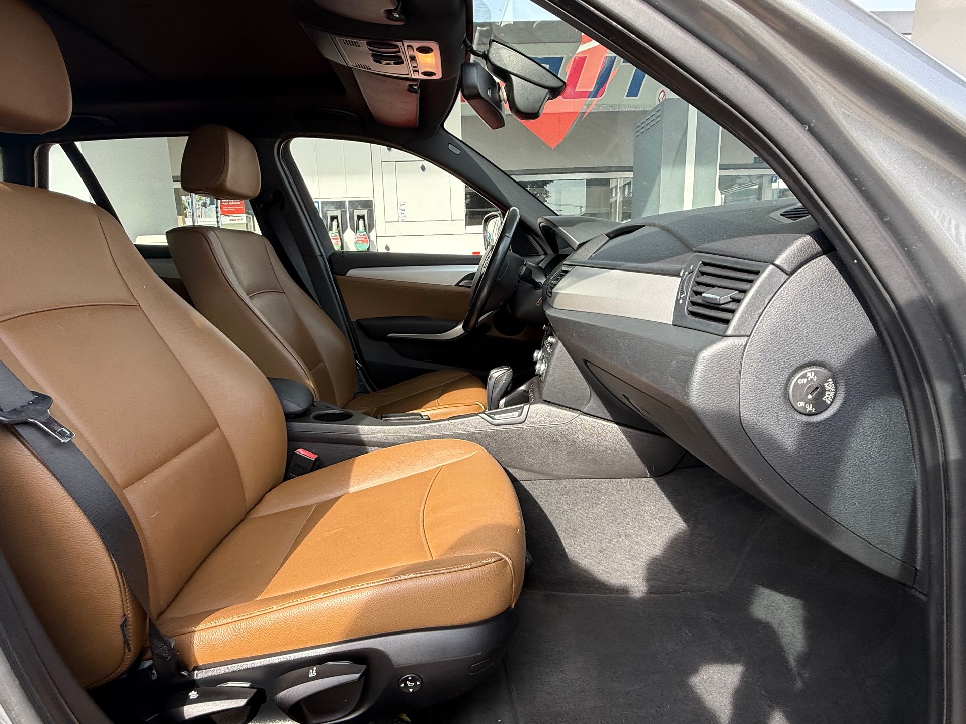 BMW X1 xDrive 20d Steptronic *Frisch ab MFK *Tempomat *Automat *Abnehmbare Anhängerkupplung *Sitzheizung *Panorama-Glasdach-image-15