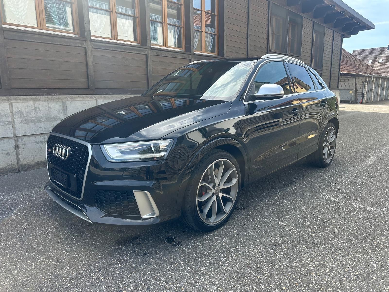 AUDI RS Q3 2.5 TFSI quattro S-tronic-showroom-element-1
