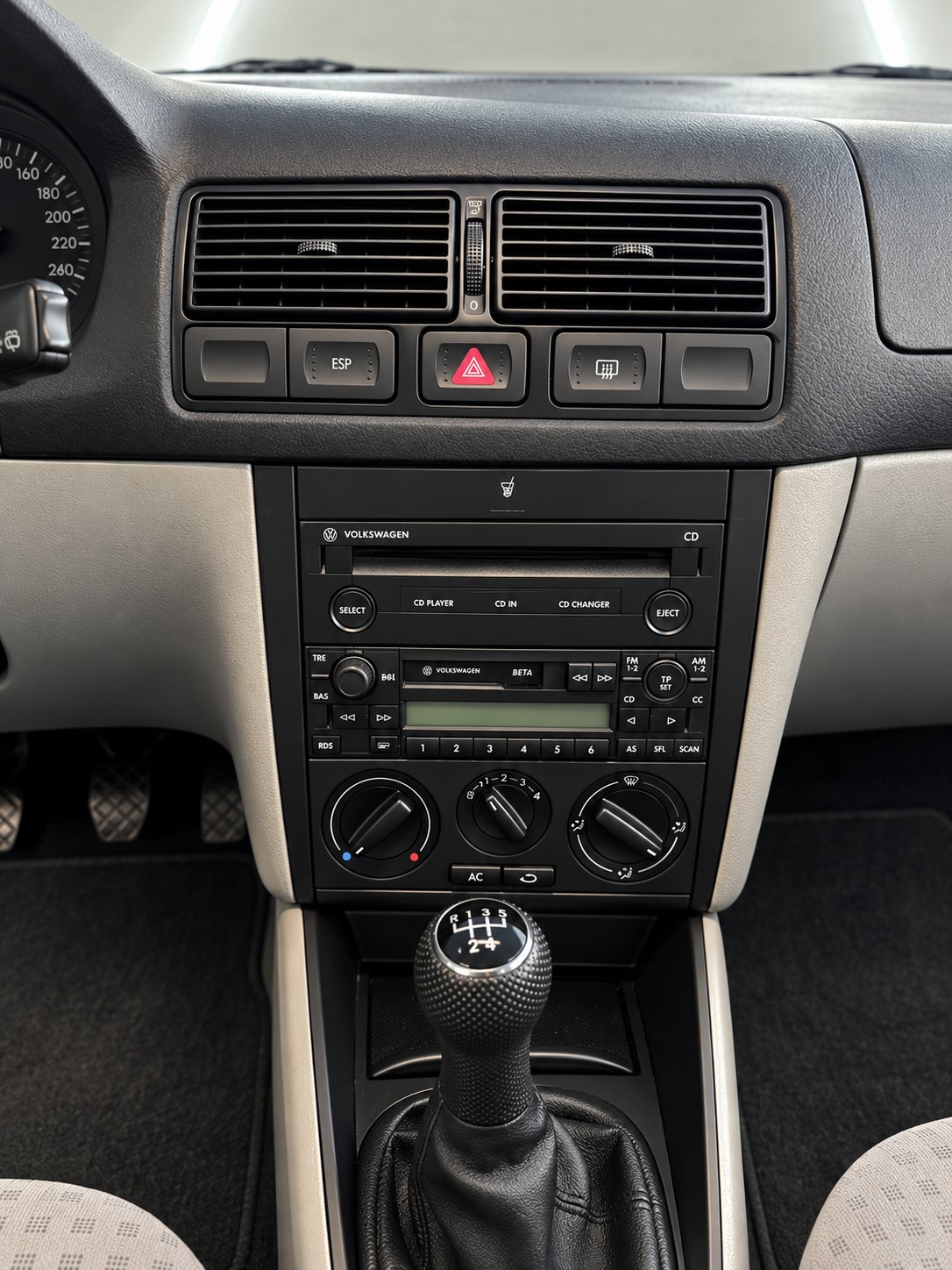 VW Golf 1.6 16V-image-9