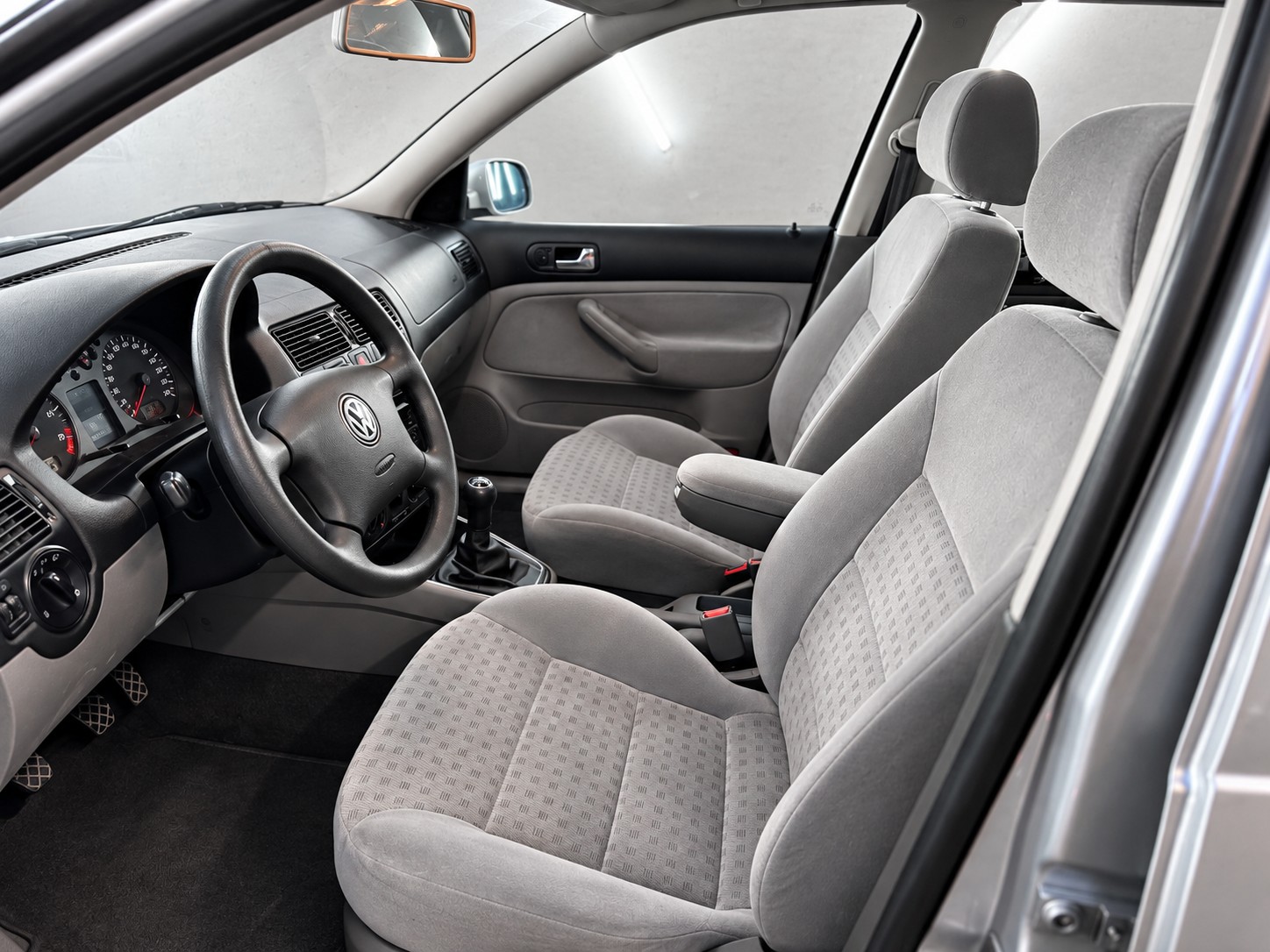 VW Golf 1.6 16V-image-6