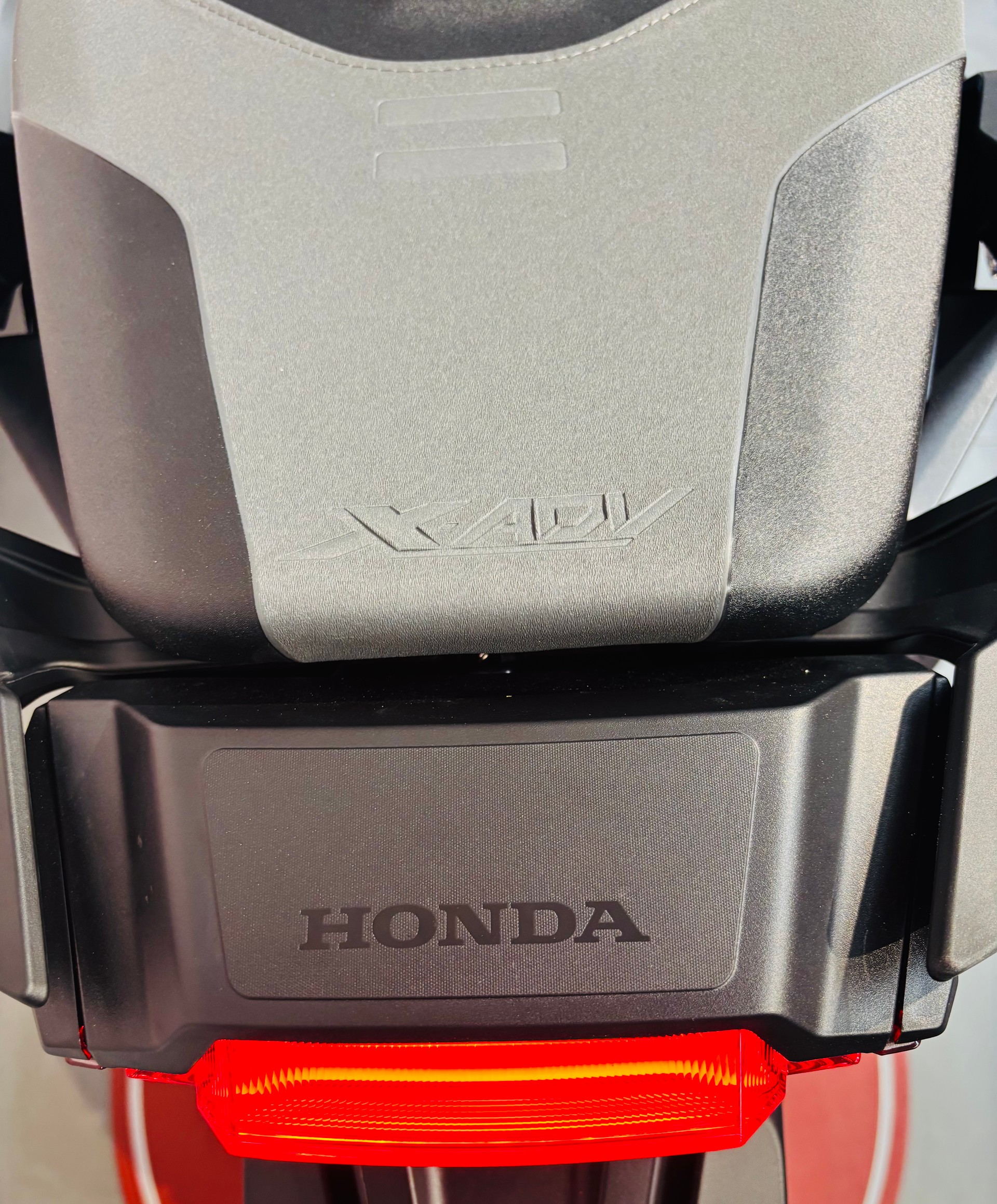 HONDA X-ADV 750-image-10