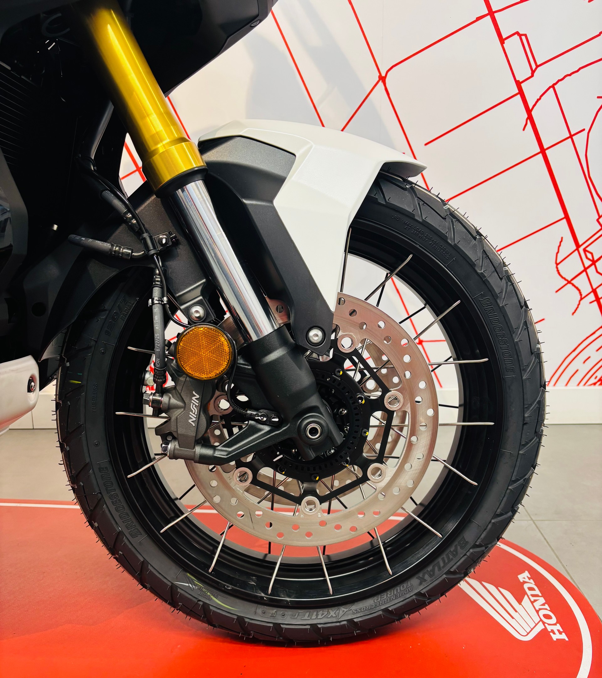 HONDA X-ADV 750-image-7