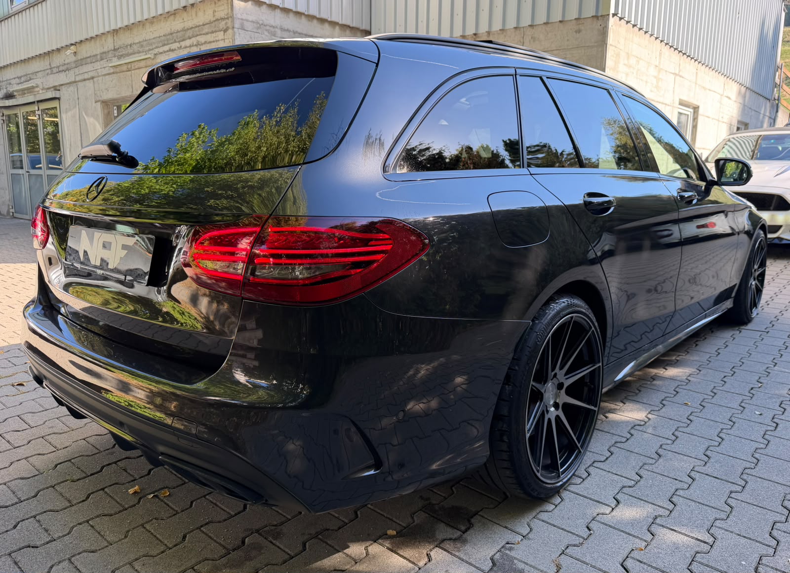 MERCEDES-BENZ C 200 Swiss Star AMG Line 4M 9G-Tronic-image-4