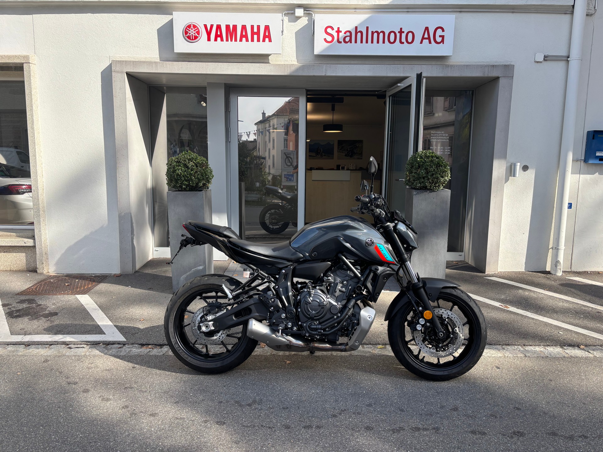 YAMAHA MT-07 Dark Edition-image-2