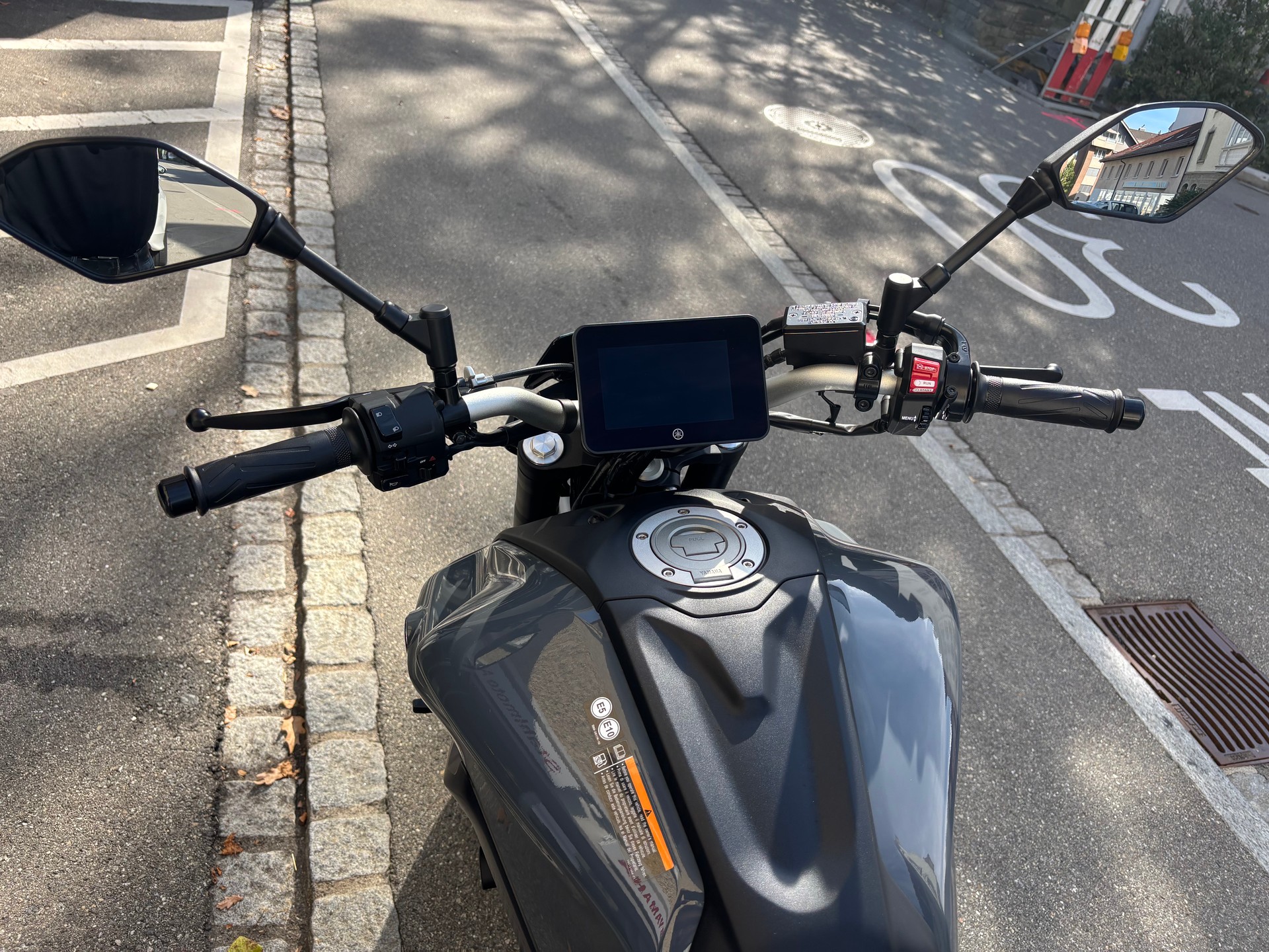YAMAHA MT-07 Dark Edition-image-5