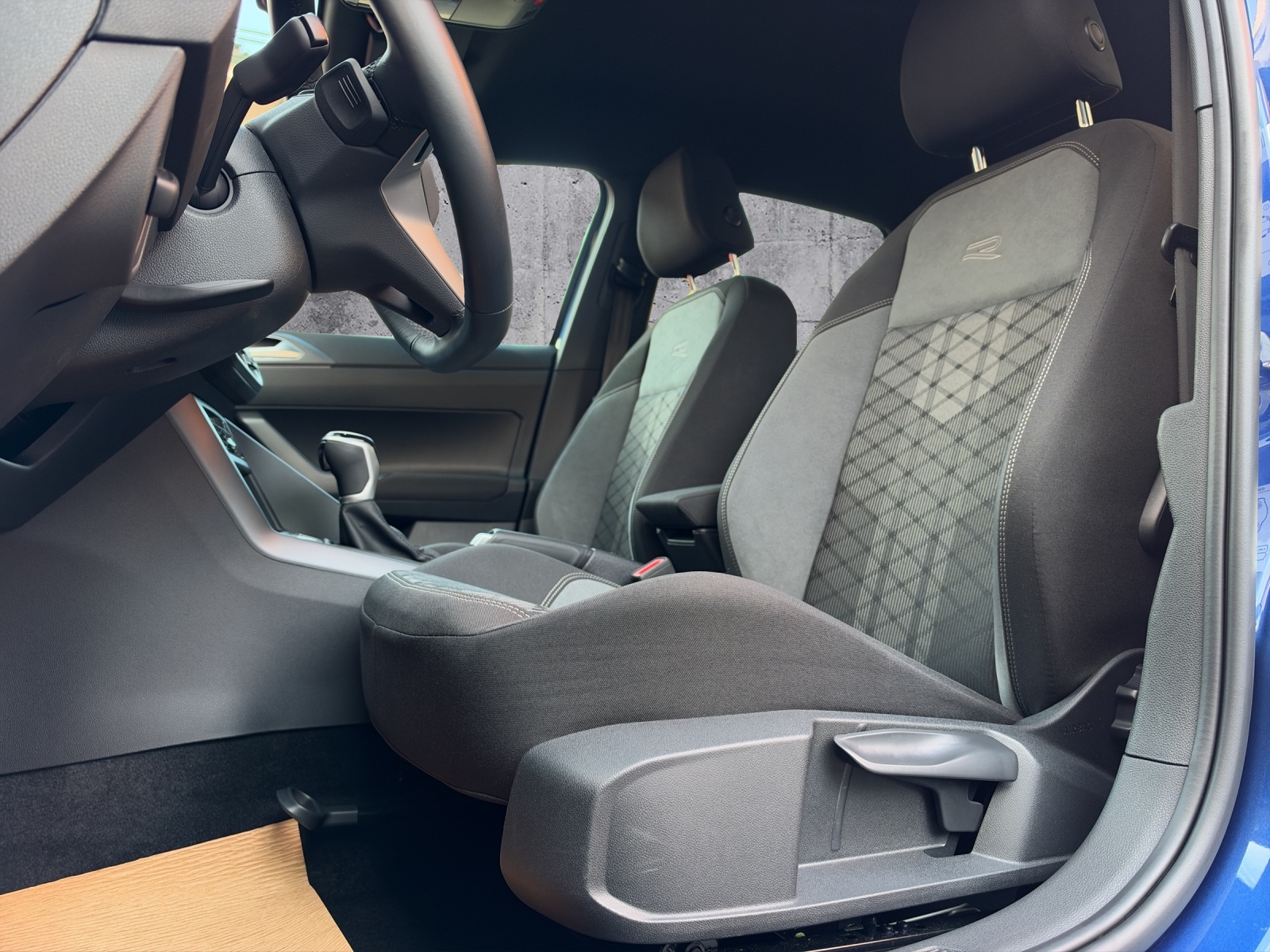 VW Polo 1.0 TSI R-Line DSG *CH-Fahrzeug / Werksgarantie*-image-10