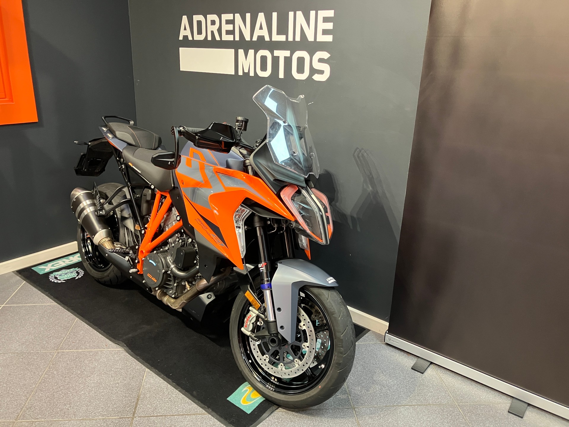 KTM 1290 Super Duke GT-image-2