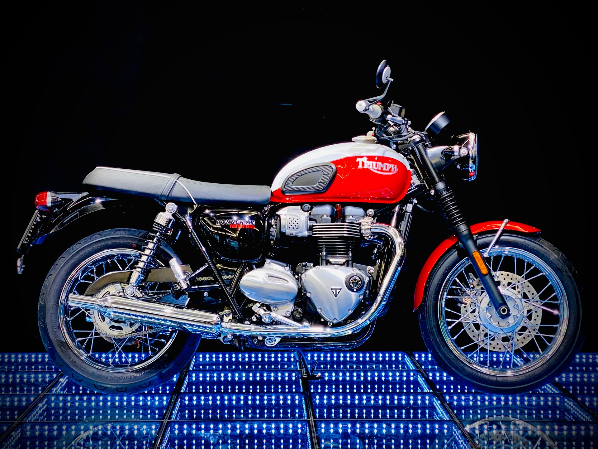 TRIUMPH Bonneville 900 T 100 Bud Ekins-image-2