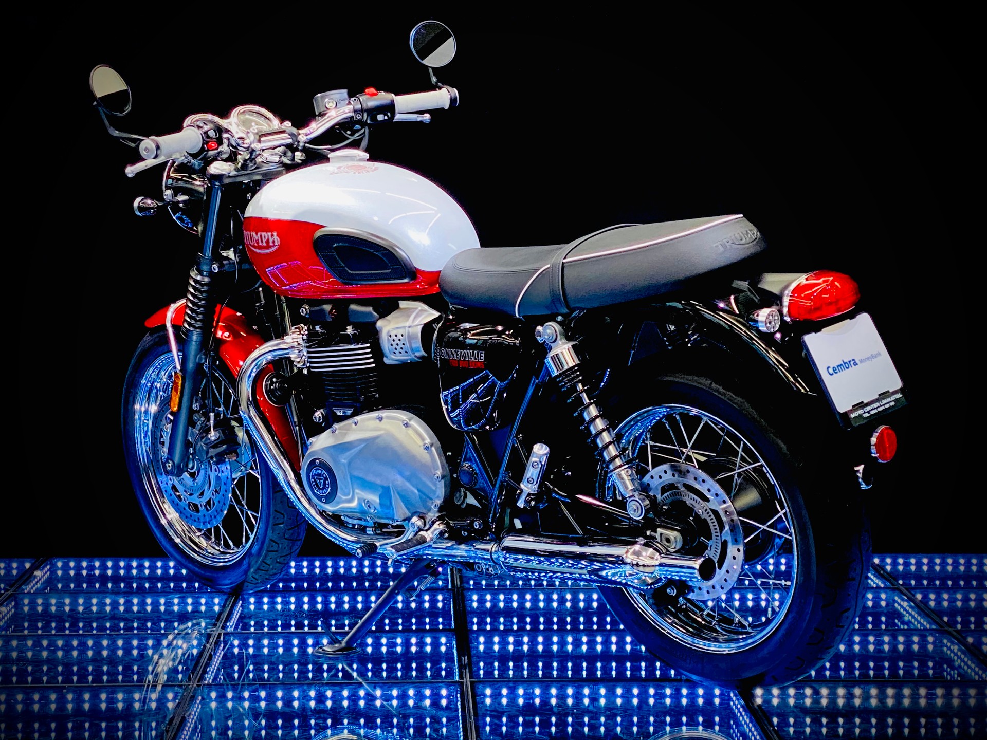 TRIUMPH Bonneville 900 T 100 Bud Ekins-image-4