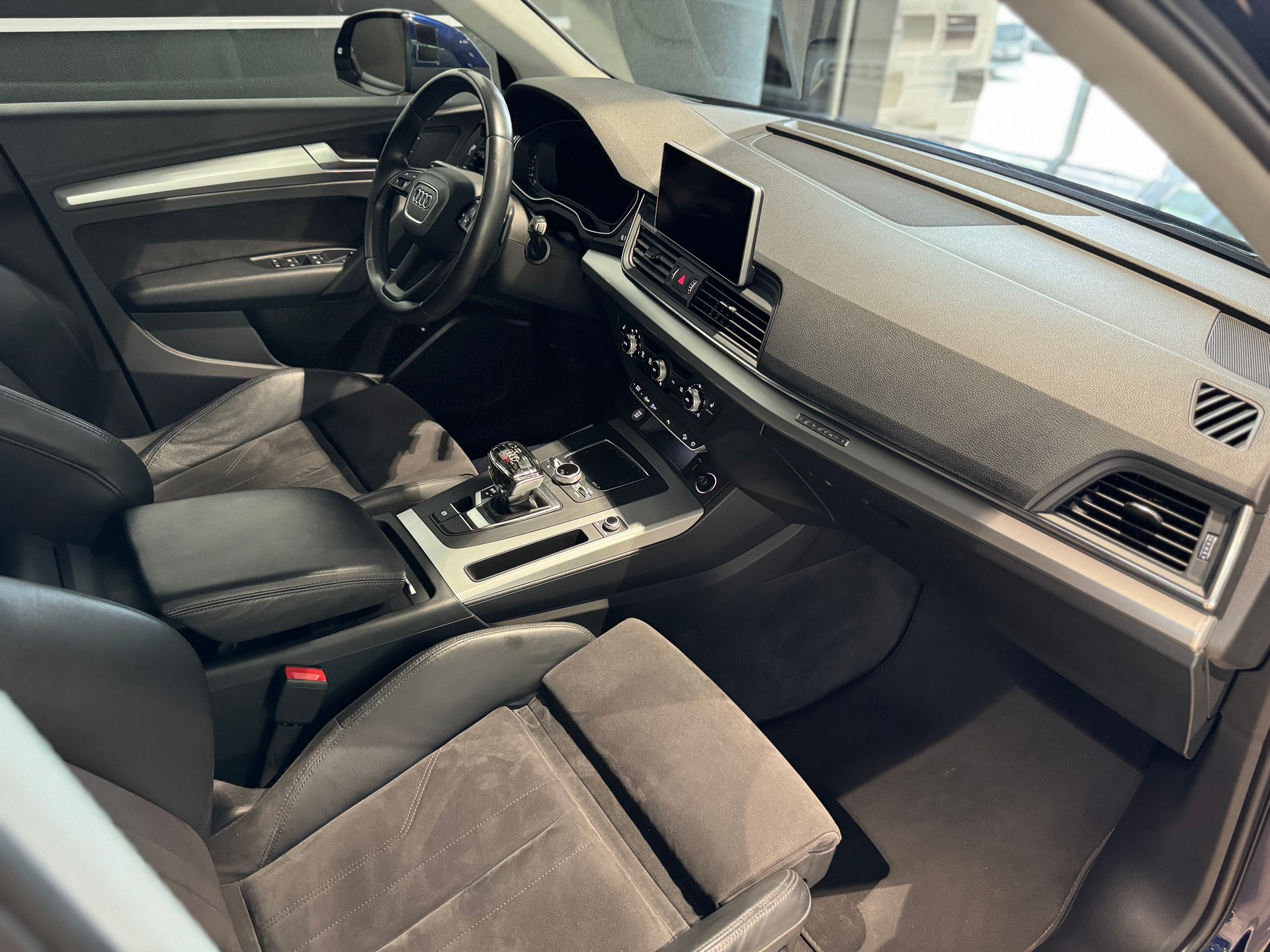 AUDI Q5 40 TDI sport quattro S-tronic-image-12