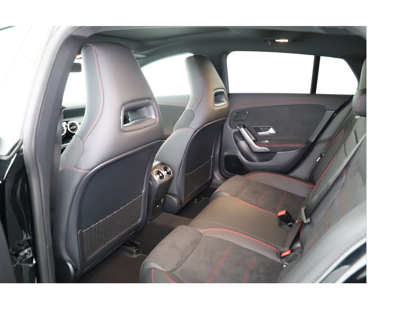MERCEDES-BENZ CLA SB 250 8G-DCT 4M-image-9