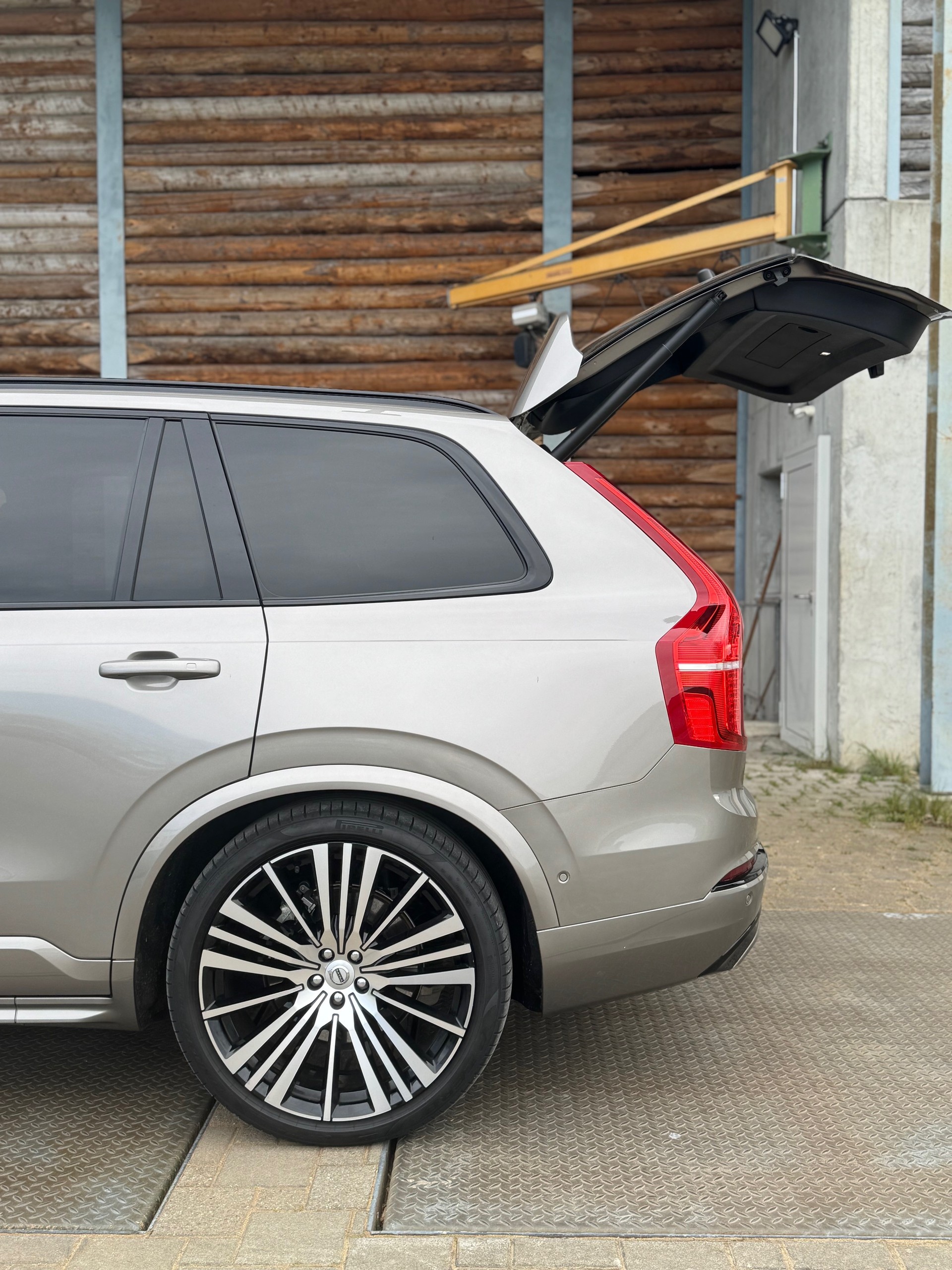 VOLVO XC90 T8 eAWD R-Design Geartronic-image-10