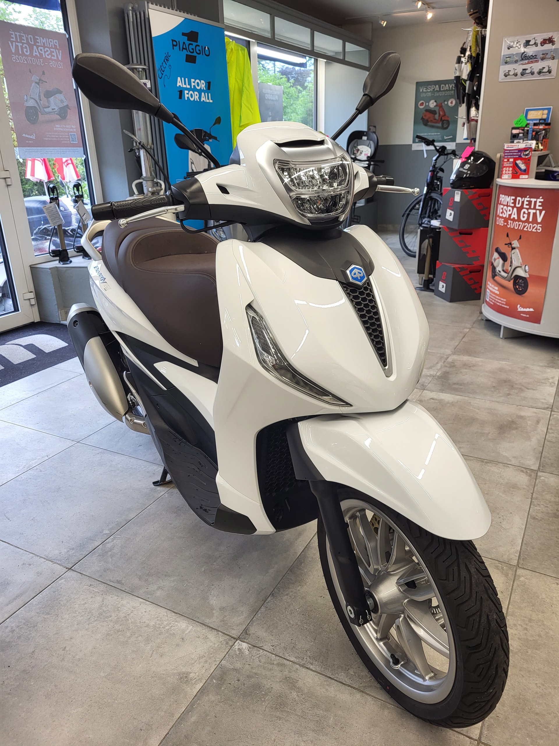 PIAGGIO Beverly 300-image-3