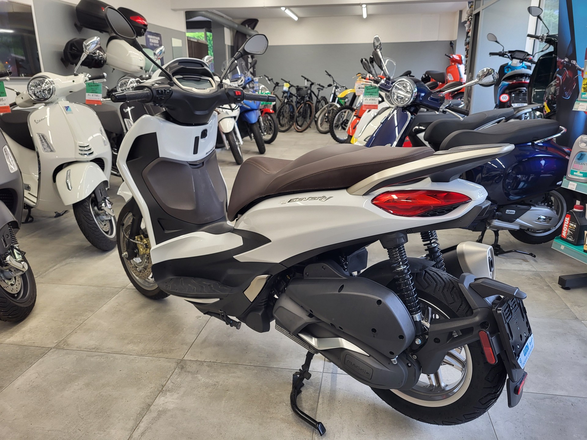 PIAGGIO Beverly 300-image-2