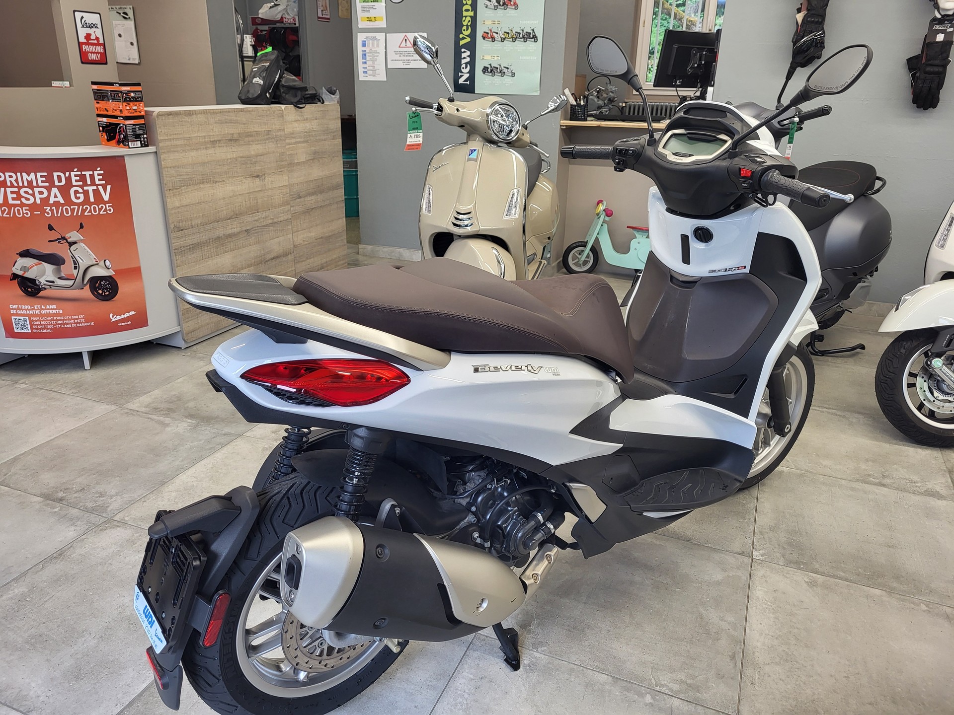 PIAGGIO Beverly 300-image-1