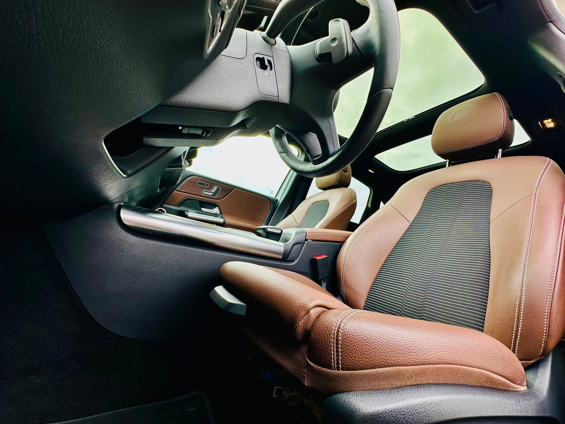 MERCEDES-BENZ B 250 4Matic Progressive-image-12