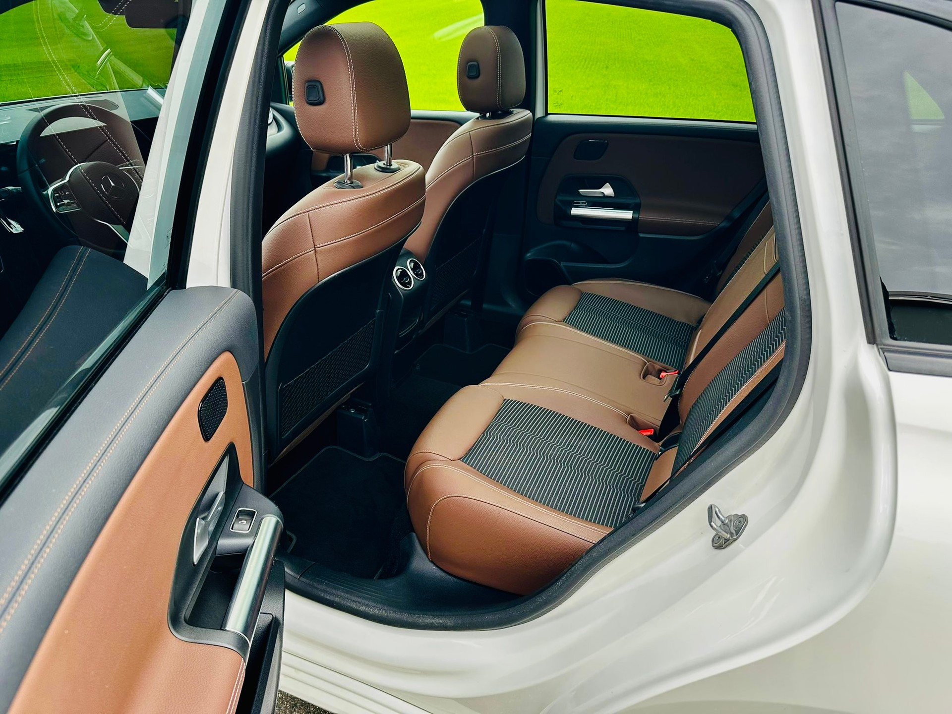 MERCEDES-BENZ B 250 4Matic Progressive-image-11