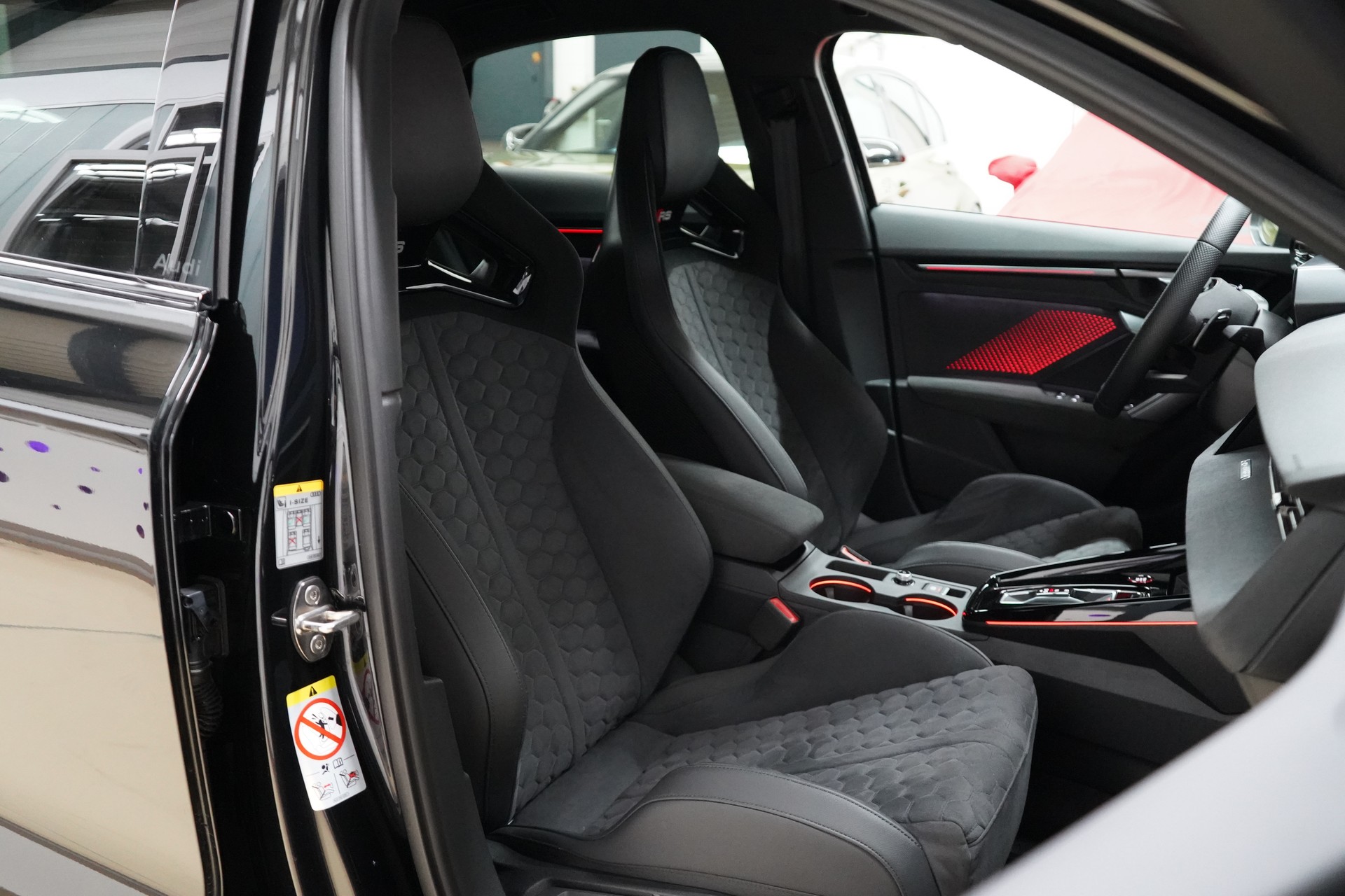 AUDI RS3 Limousine 2.5 TSI quattro S-tronic Facelift R8 Carbon-sitze-image-31