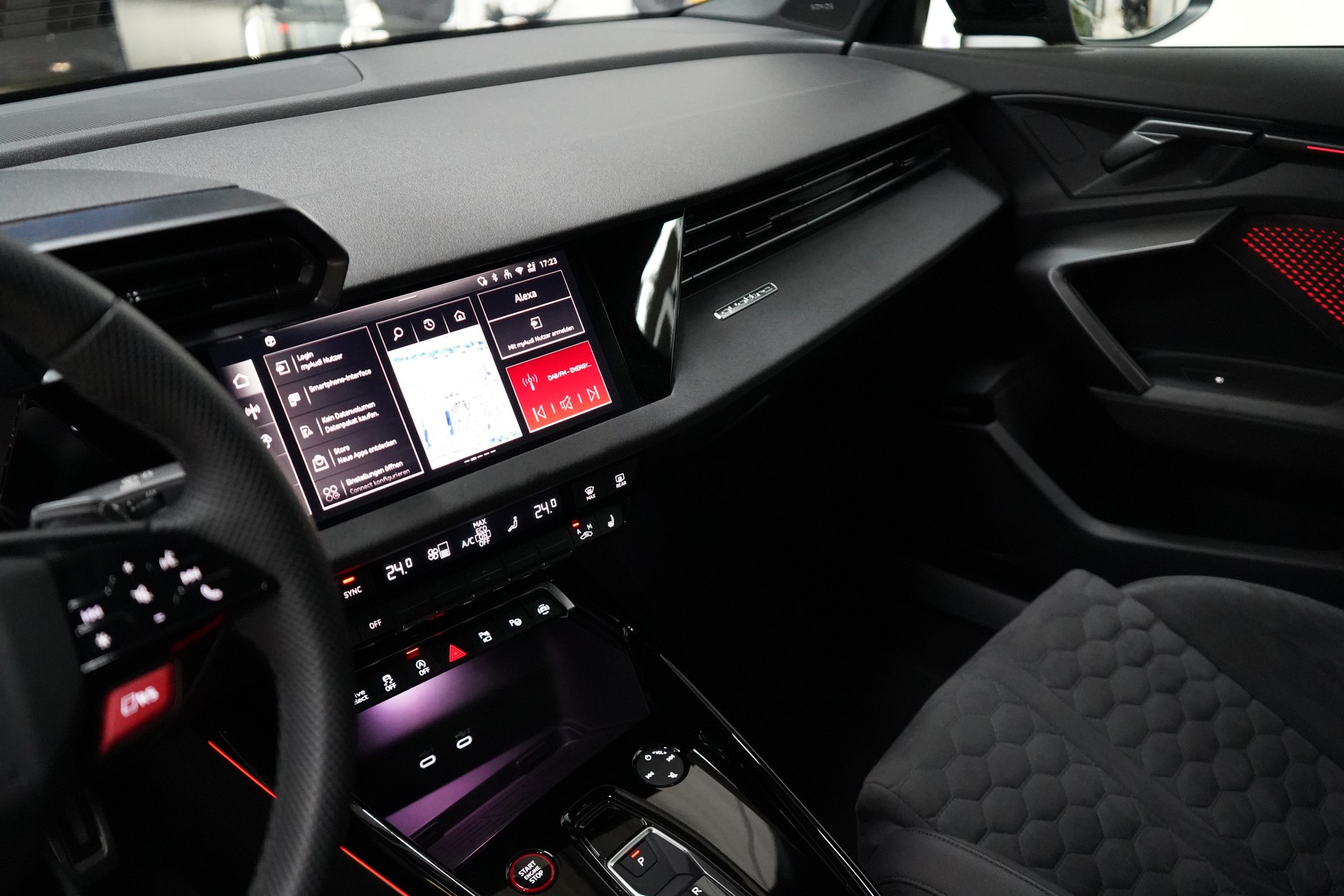 AUDI RS3 Limousine 2.5 TSI quattro S-tronic Facelift R8 Carbon-sitze-image-19