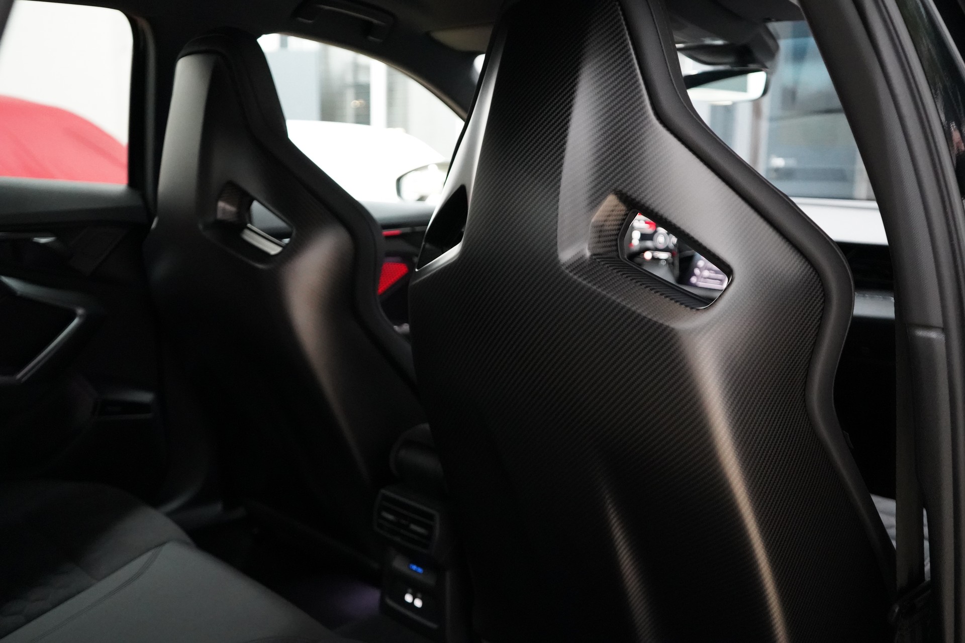 AUDI RS3 Limousine 2.5 TSI quattro S-tronic Facelift R8 Carbon-sitze-image-29