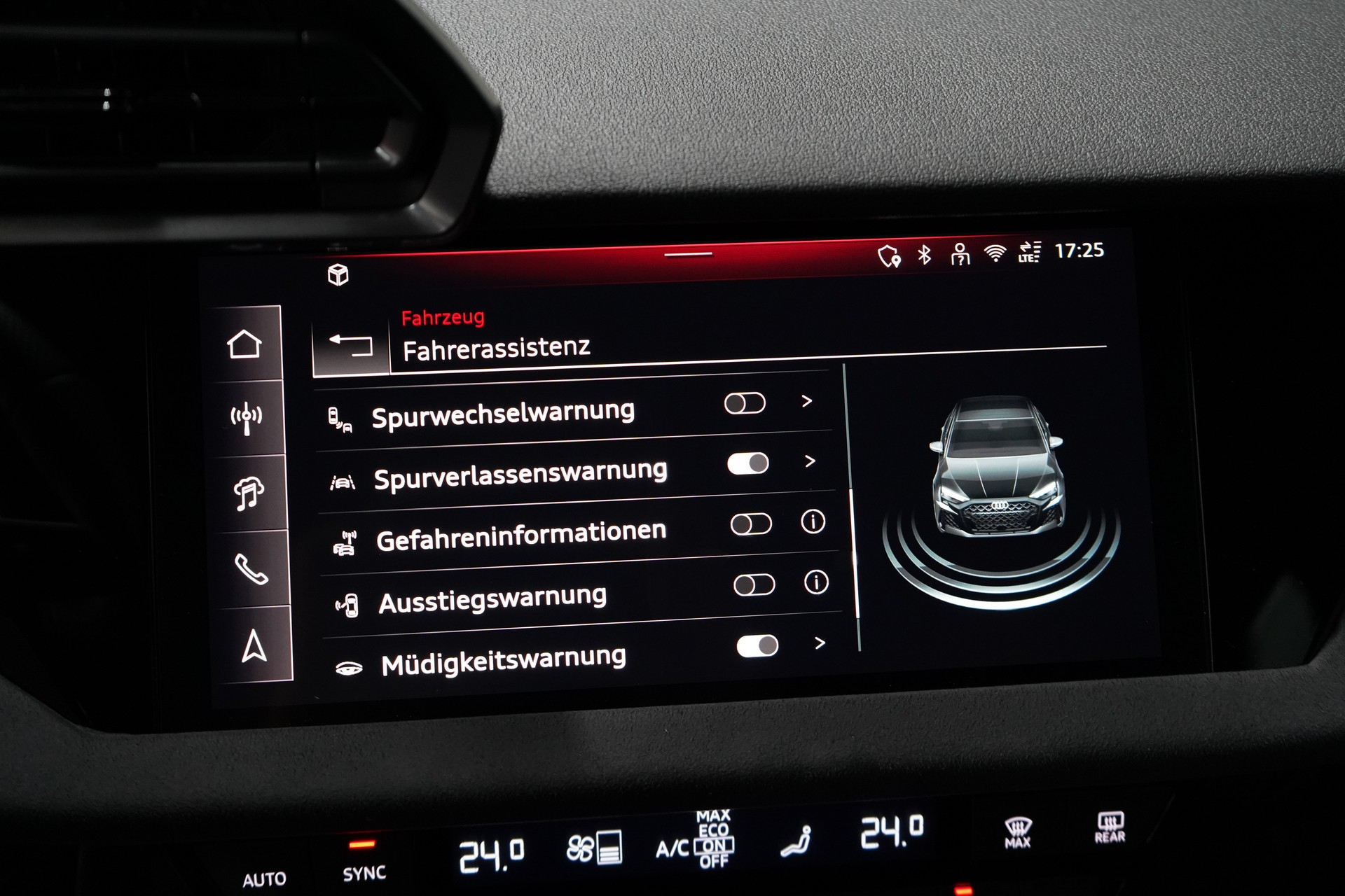 AUDI RS3 Limousine 2.5 TSI quattro S-tronic Facelift R8 Carbon-sitze-image-24
