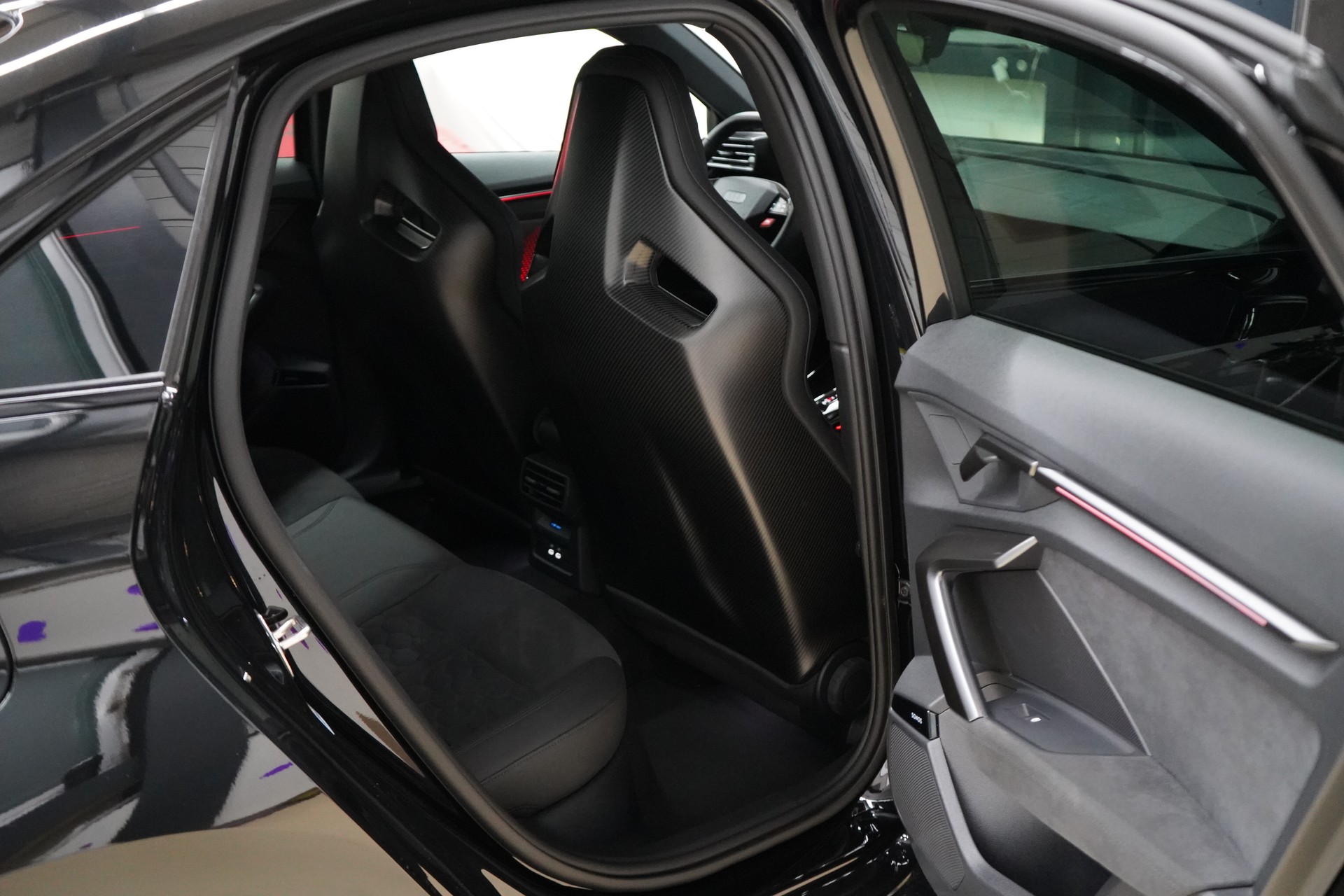 AUDI RS3 Limousine 2.5 TSI quattro S-tronic Facelift R8 Carbon-sitze-image-28