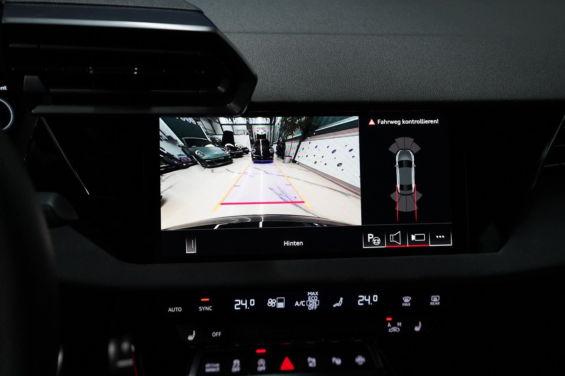 AUDI RS3 Limousine 2.5 TSI quattro S-tronic Facelift R8 Carbon-sitze-image-21