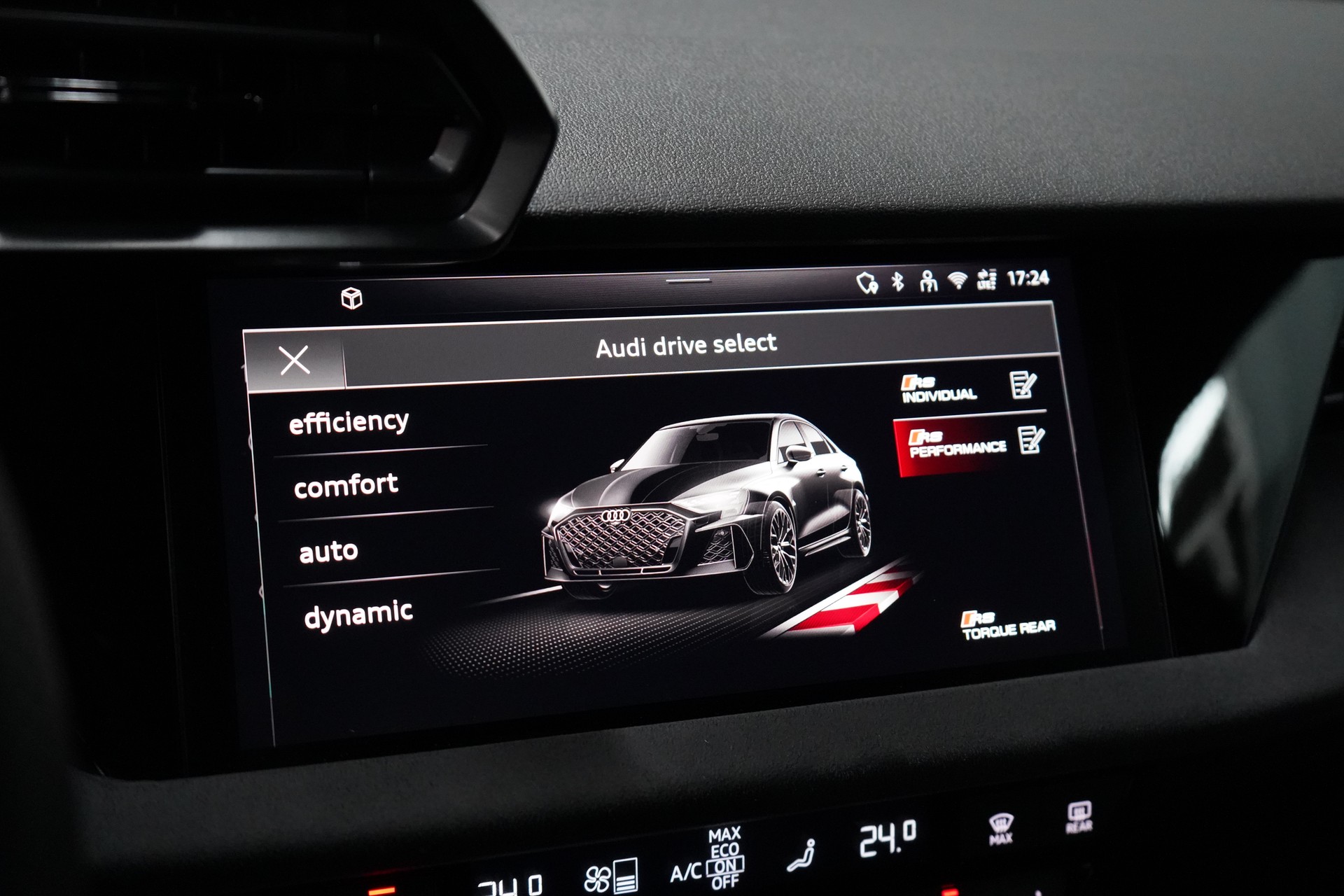 AUDI RS3 Limousine 2.5 TSI quattro S-tronic Facelift R8 Carbon-sitze-image-22
