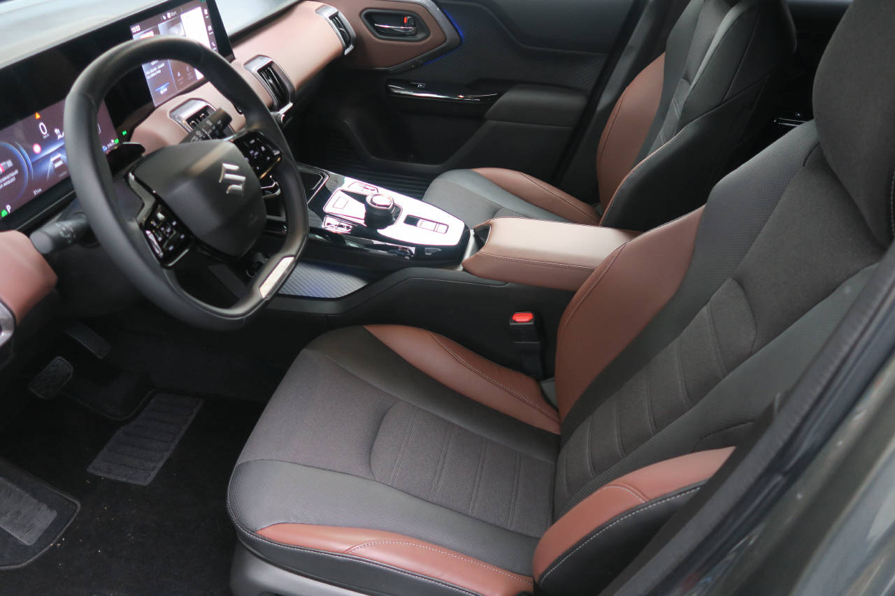 SUZUKI e Vitara Compact Top 4x4-showroom-element-3