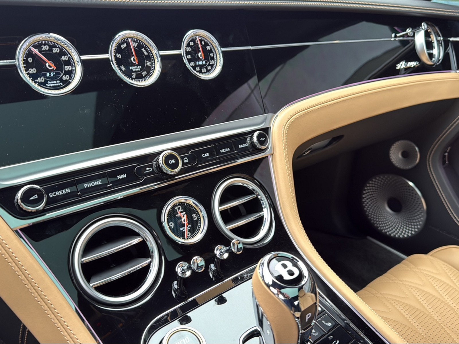 BENTLEY Continental GT Azure V8 Hybrid-image-14