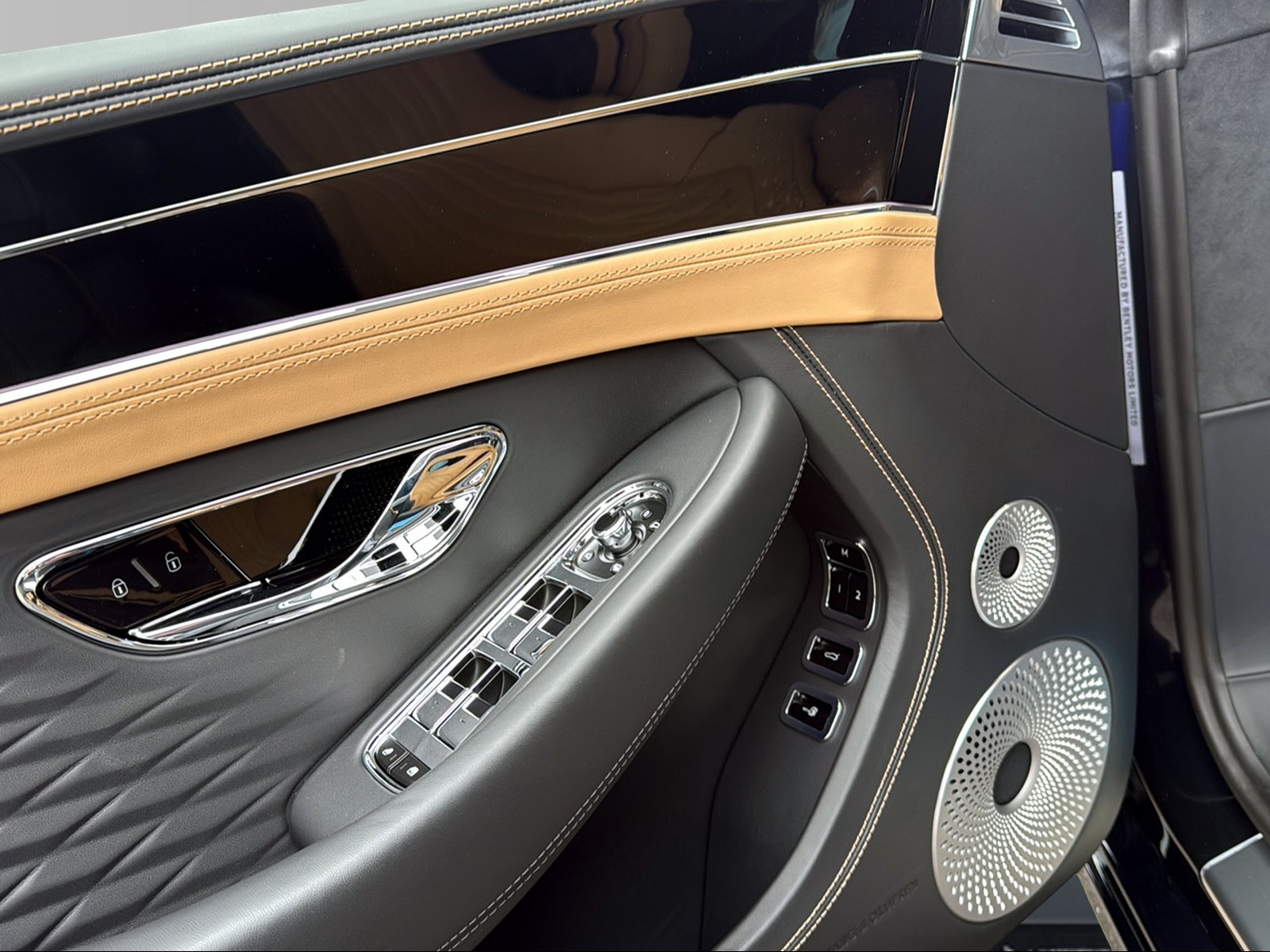 BENTLEY Continental GT Azure V8 Hybrid-image-12