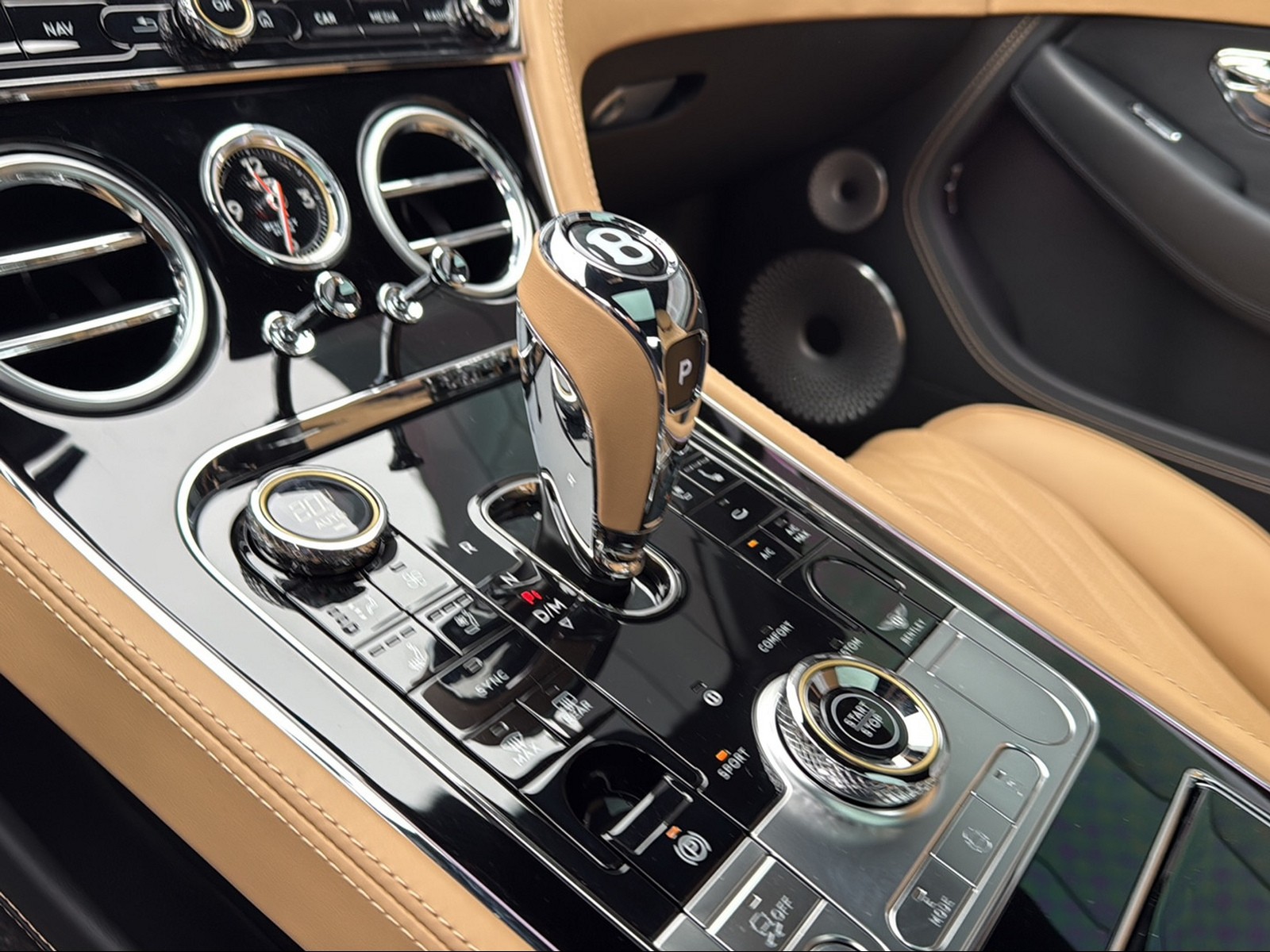 BENTLEY Continental GT Azure V8 Hybrid-image-13