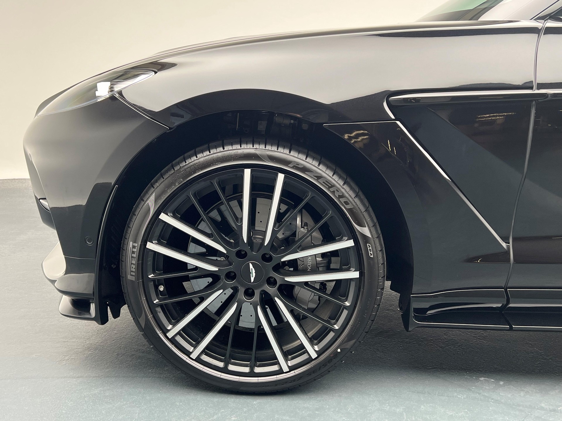 ASTON MARTIN New MY25 DBX 707 4.0 V8 Bi-Turbo-image-16