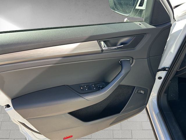 SKODA Kodiaq 2.0 TSI 4x4 DSG Smile-image-14