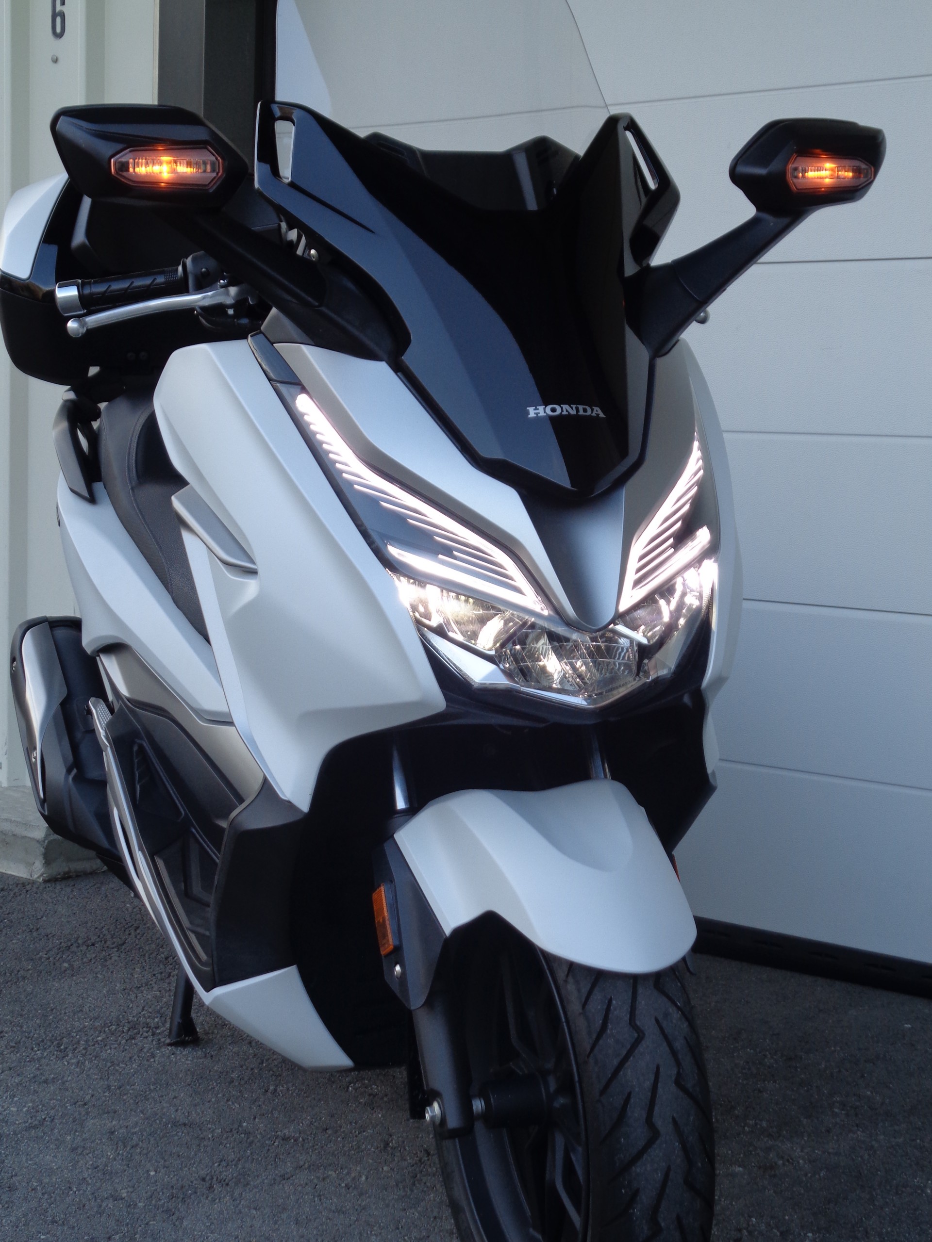 HONDA NSS 300 Forza ABS-image-1