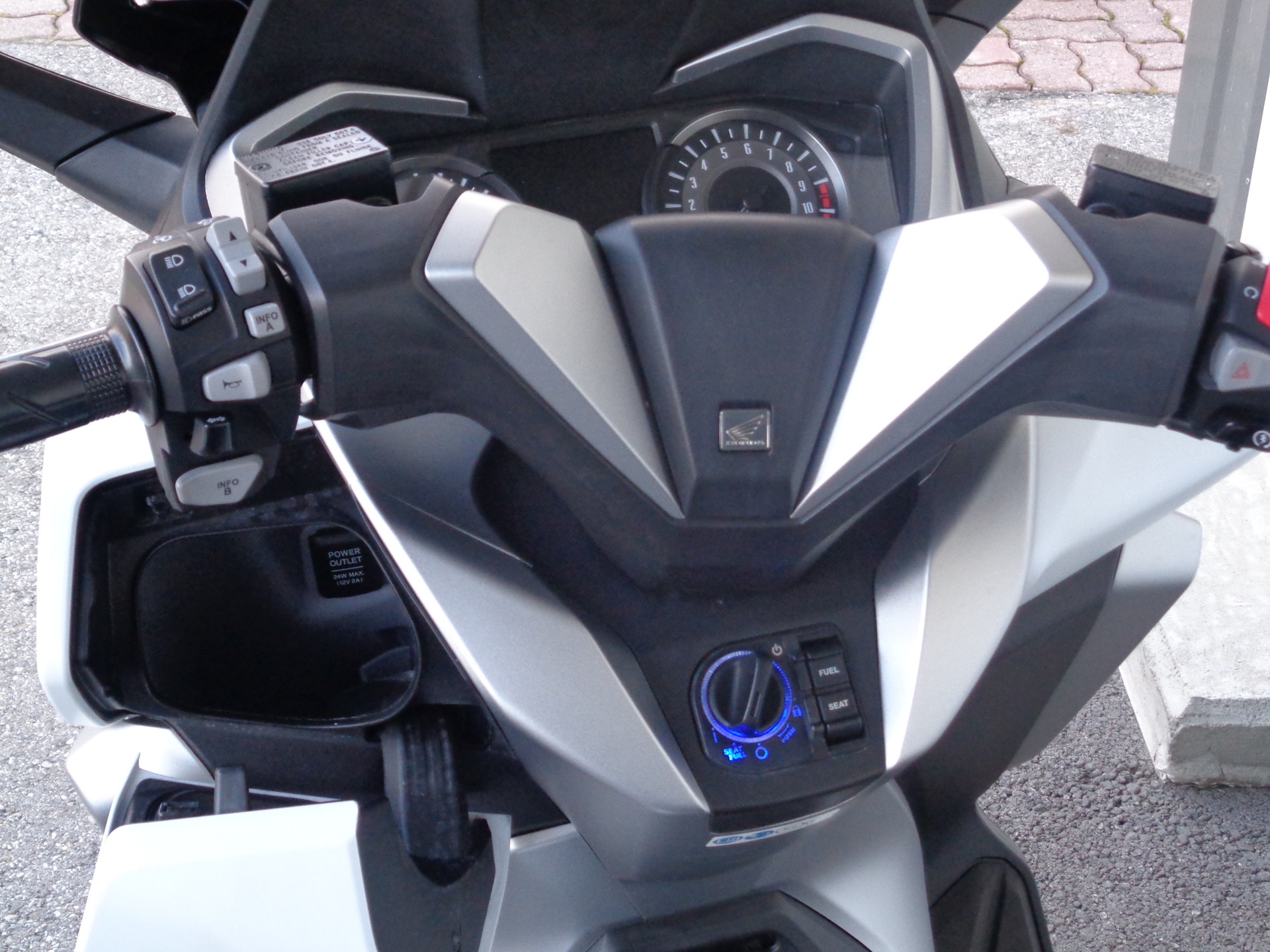 HONDA NSS 300 Forza ABS-image-3