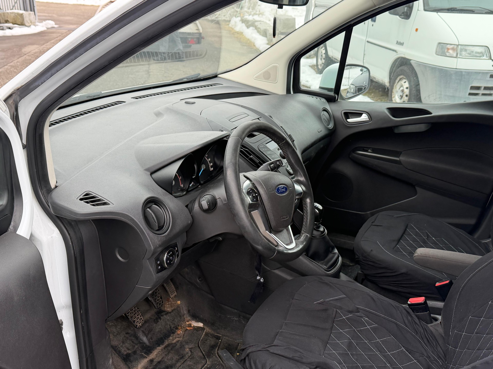 FORD Transit Courier Van 1.0 EcoBoost Ambiente-image-8