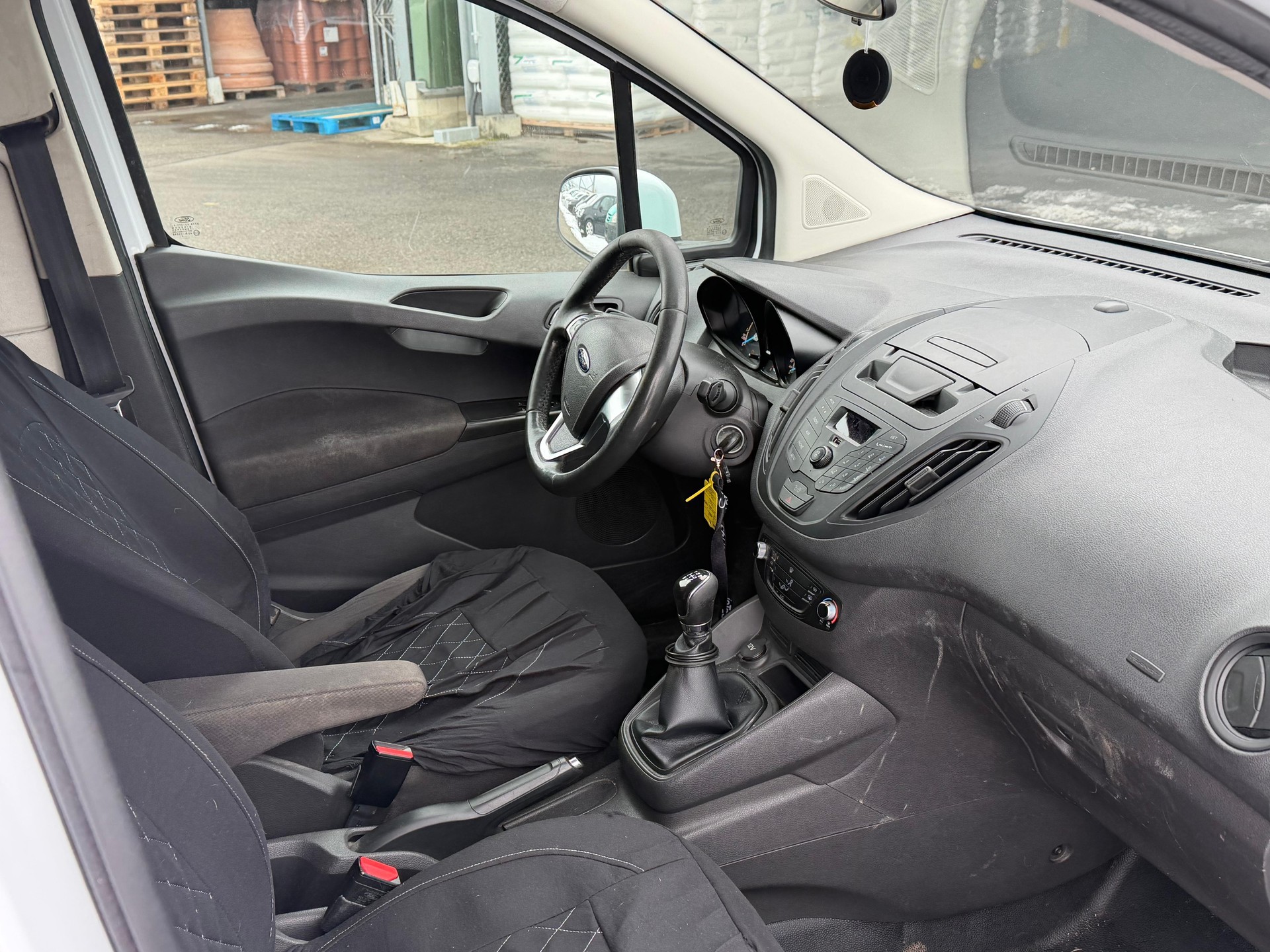 FORD Transit Courier Van 1.0 EcoBoost Ambiente-image-9