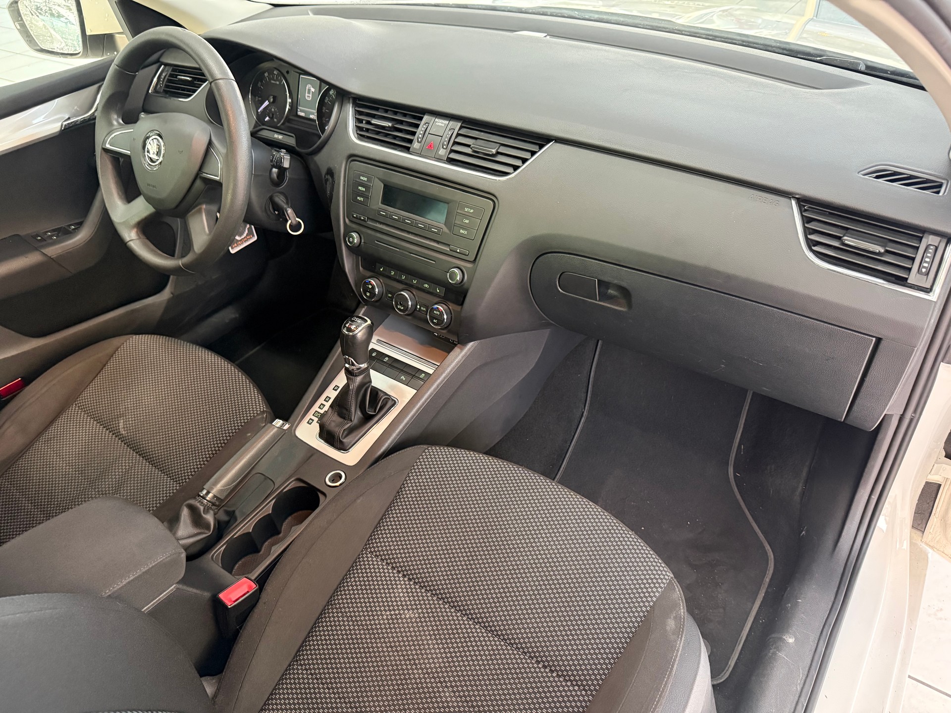 SKODA Octavia Combi 1.8 TSI Ambition 4x4 DSG-image-11