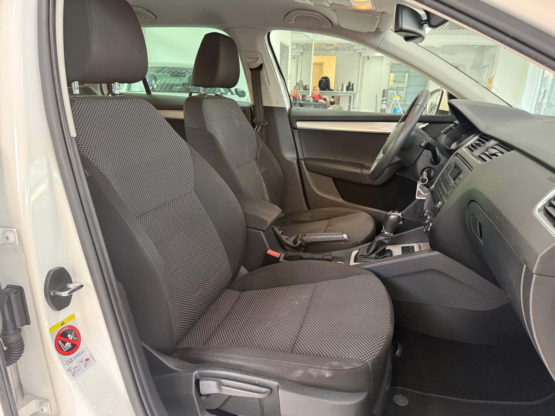 SKODA Octavia Combi 1.8 TSI Ambition 4x4 DSG-image-12
